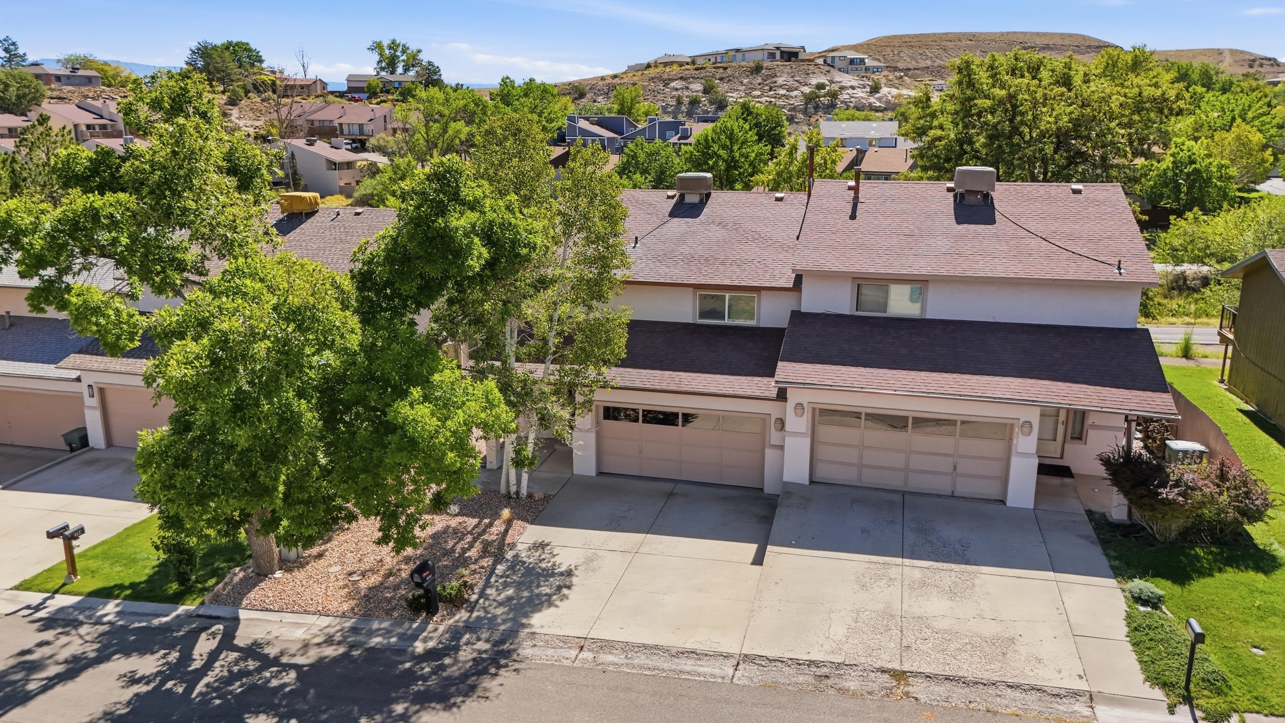 392 1/2 E Valley Circle Property Photo 3
