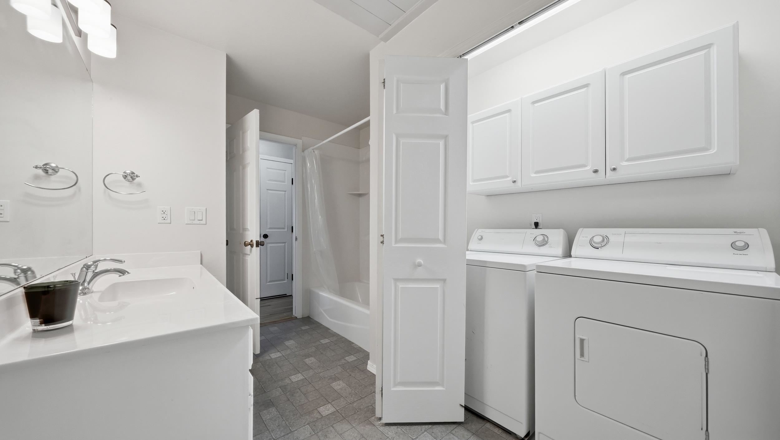 392 1/2 E Valley Circle Property Photo 28