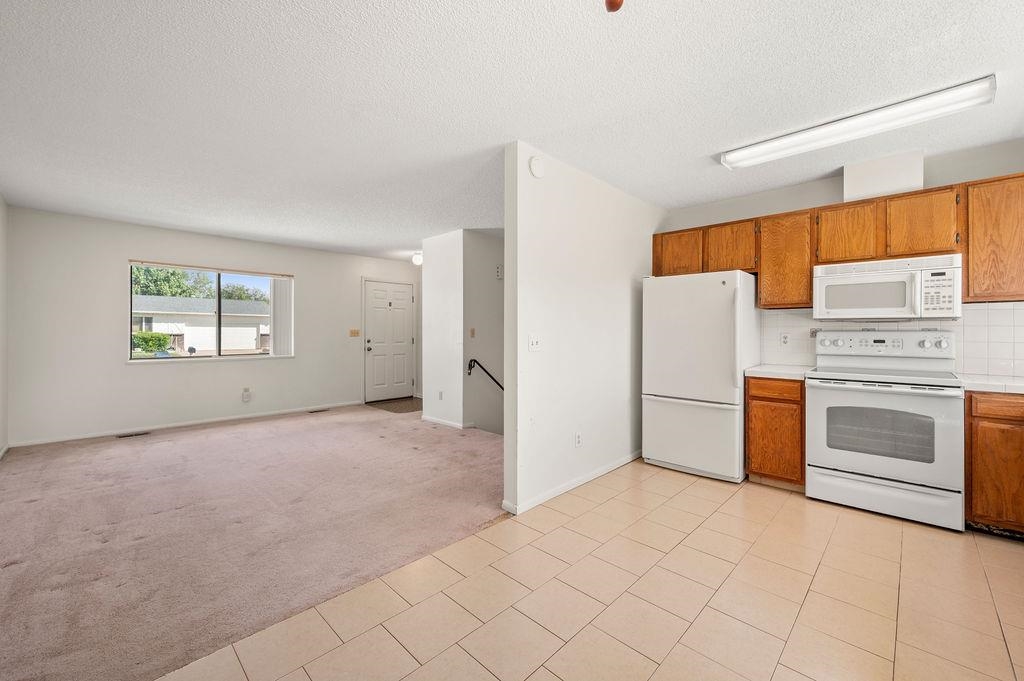 3045 Teller Avenue Property Photo 9
