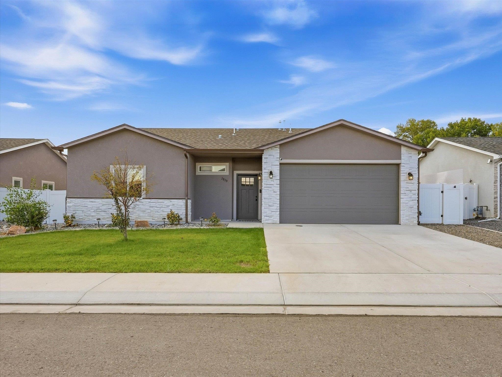 2879 Streamside Avenue Property Photo