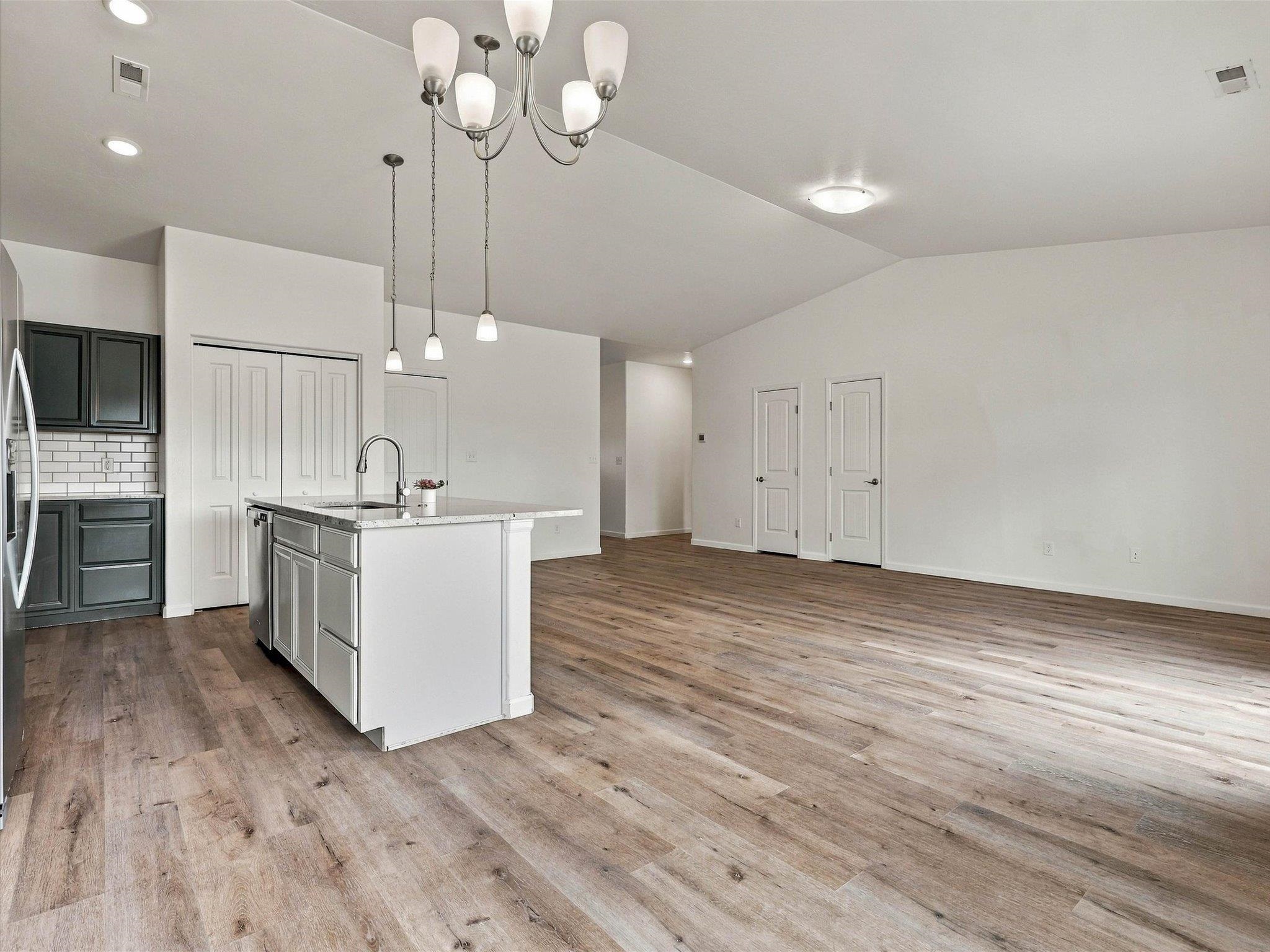2879 Streamside Avenue Property Photo 12