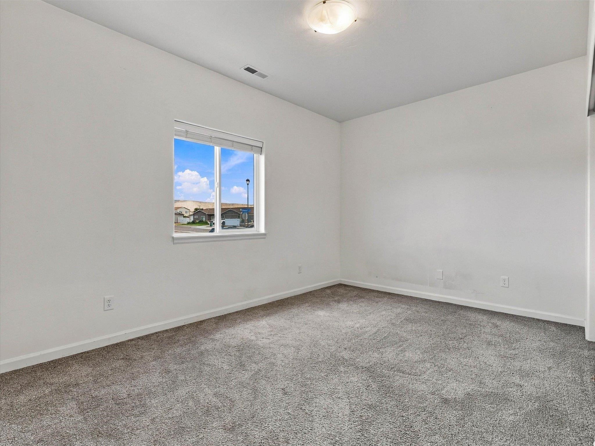 2879 Streamside Avenue Property Photo 18