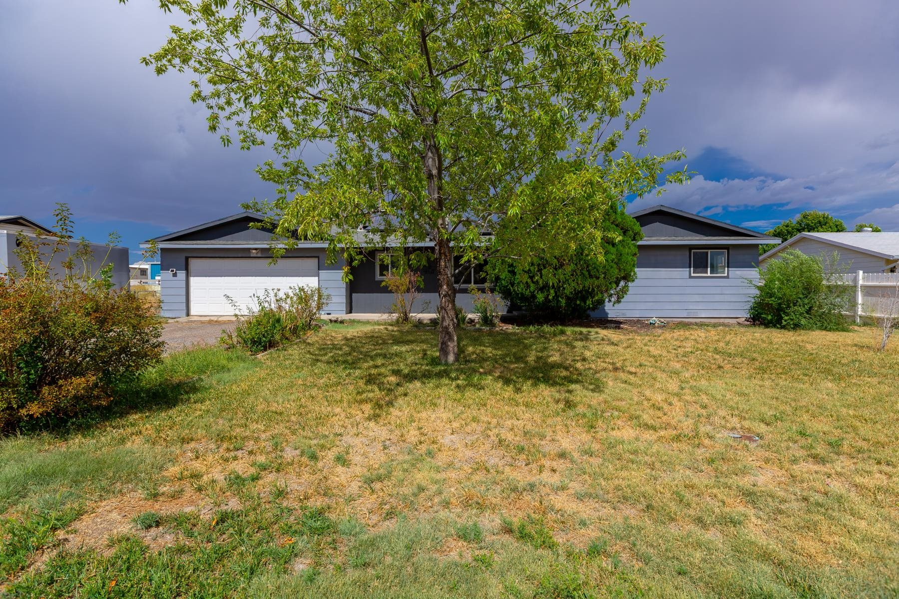 3190 1/2 Elm Avenue Property Photo 1