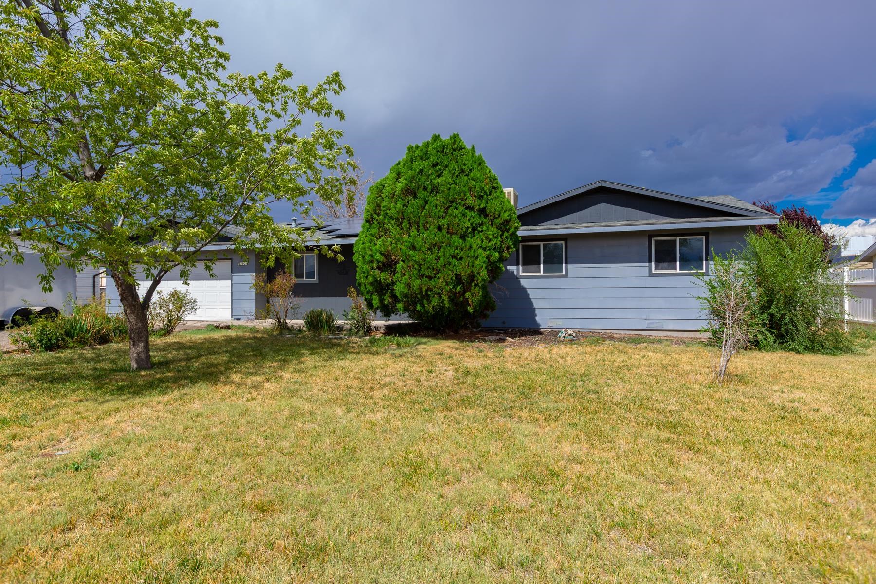 3190 1/2 Elm Avenue Property Photo 2