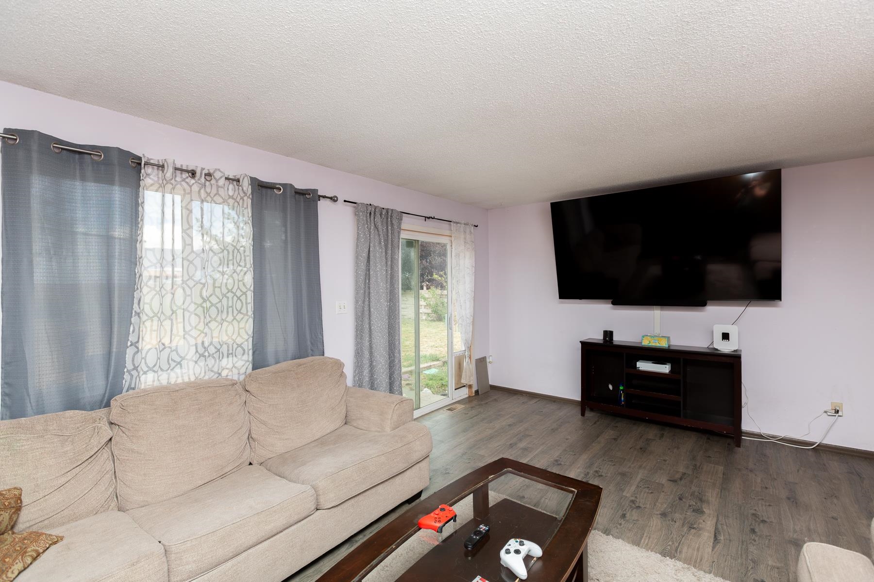 3190 1/2 Elm Avenue Property Photo 10