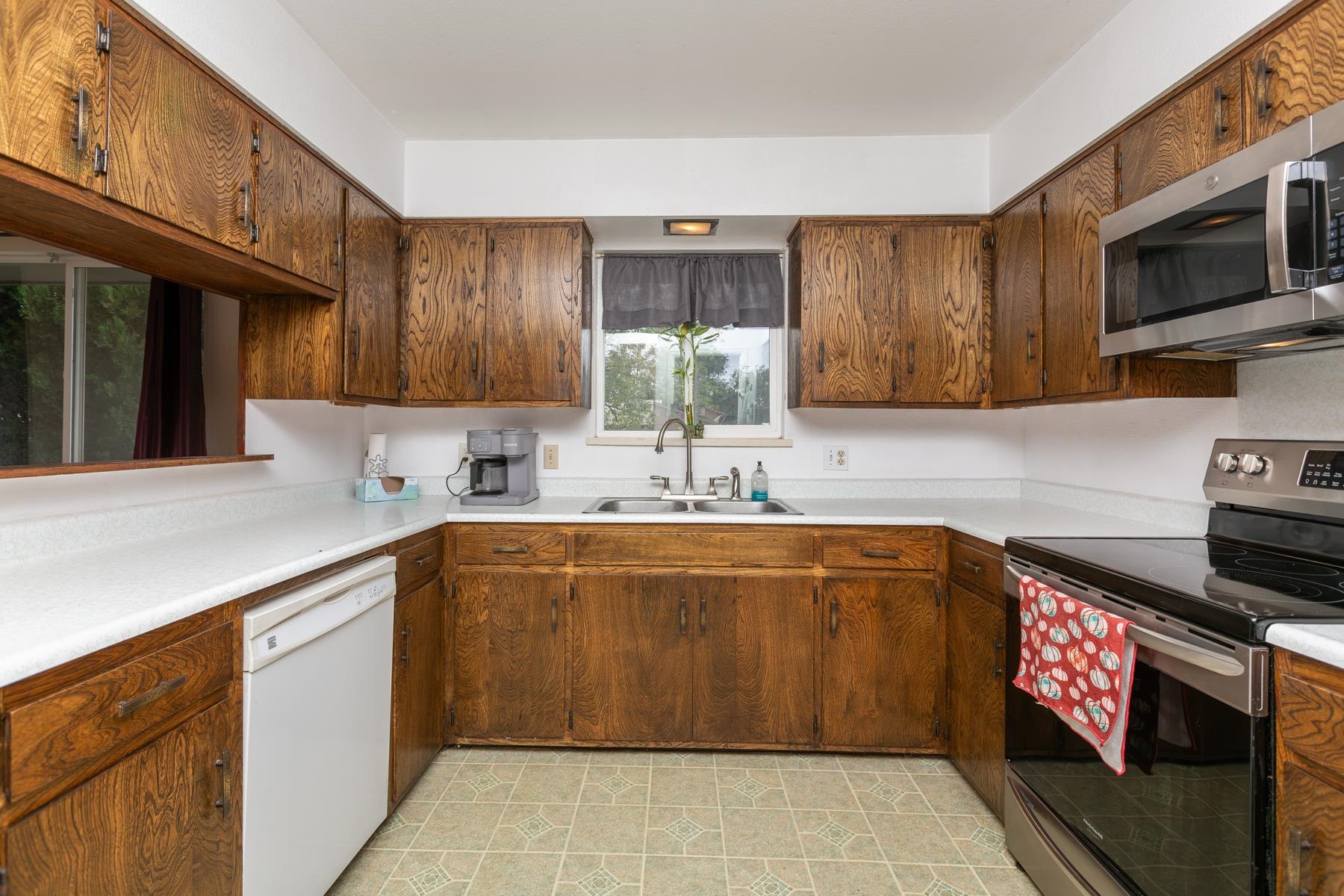 3190 1/2 Elm Avenue Property Photo 12