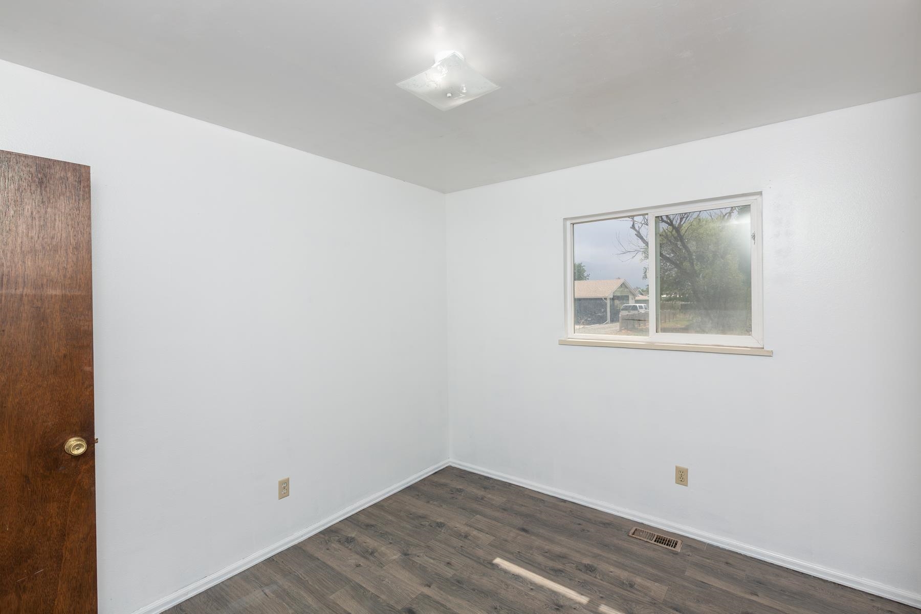 3190 1/2 Elm Avenue Property Photo 18
