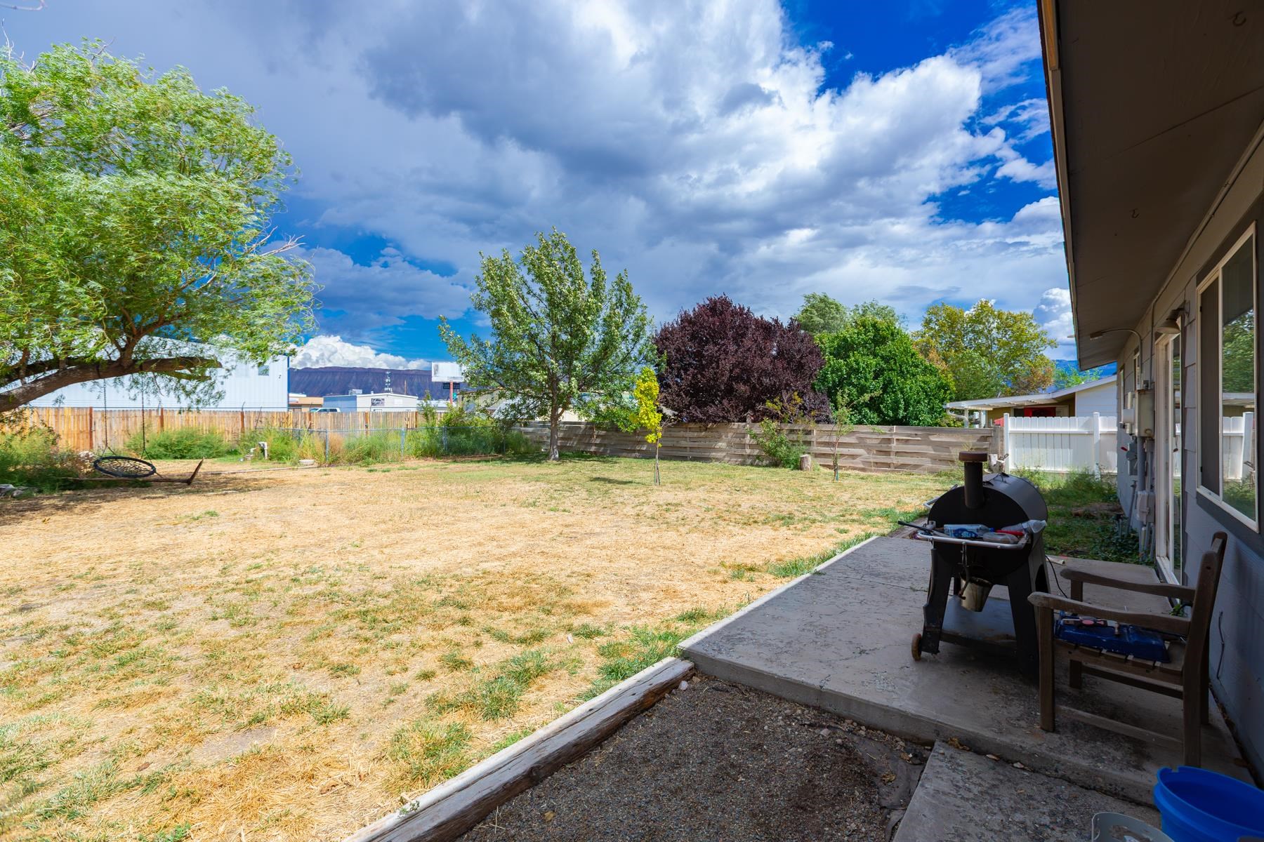 3190 1/2 Elm Avenue Property Photo 23