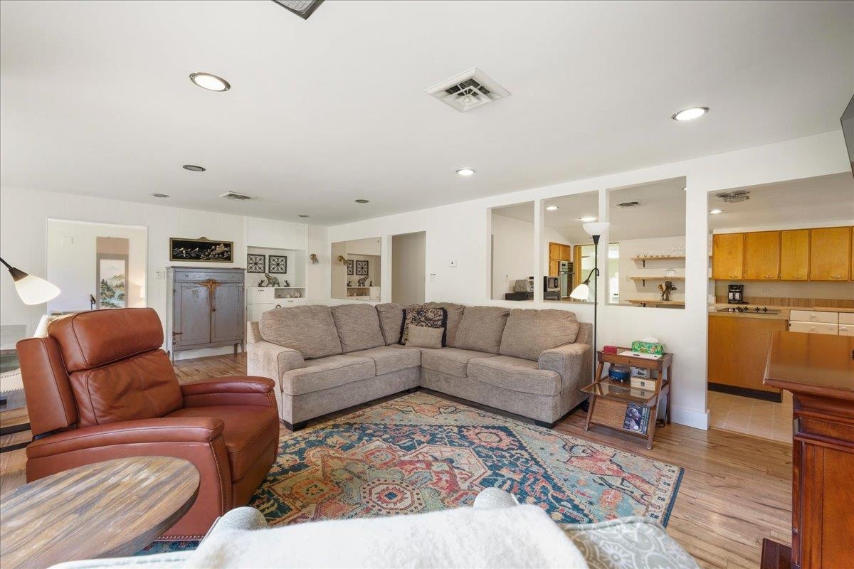532 Oak Street Property Photo 14