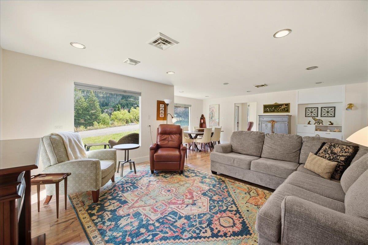 532 Oak Street Property Photo 15