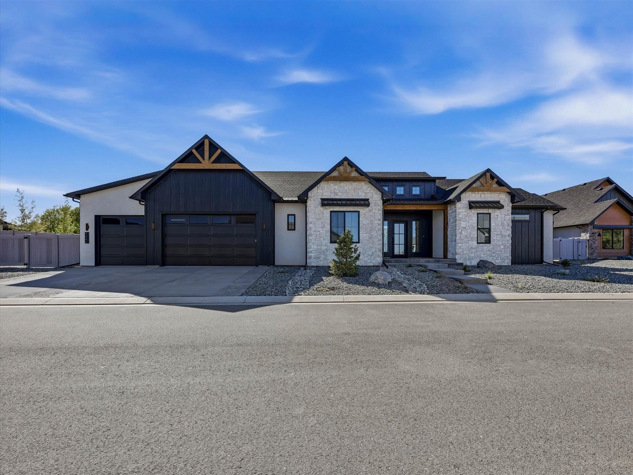 2051 Caleb Way Property Photo 1