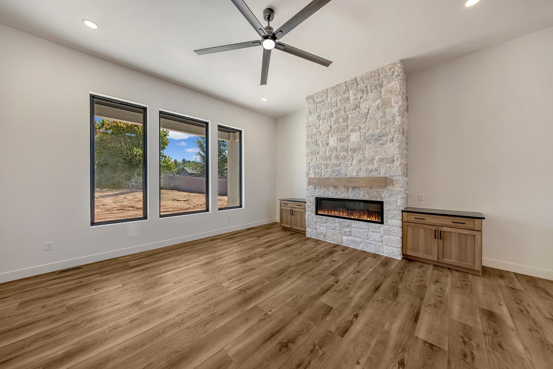 2051 Caleb Way Property Photo 4