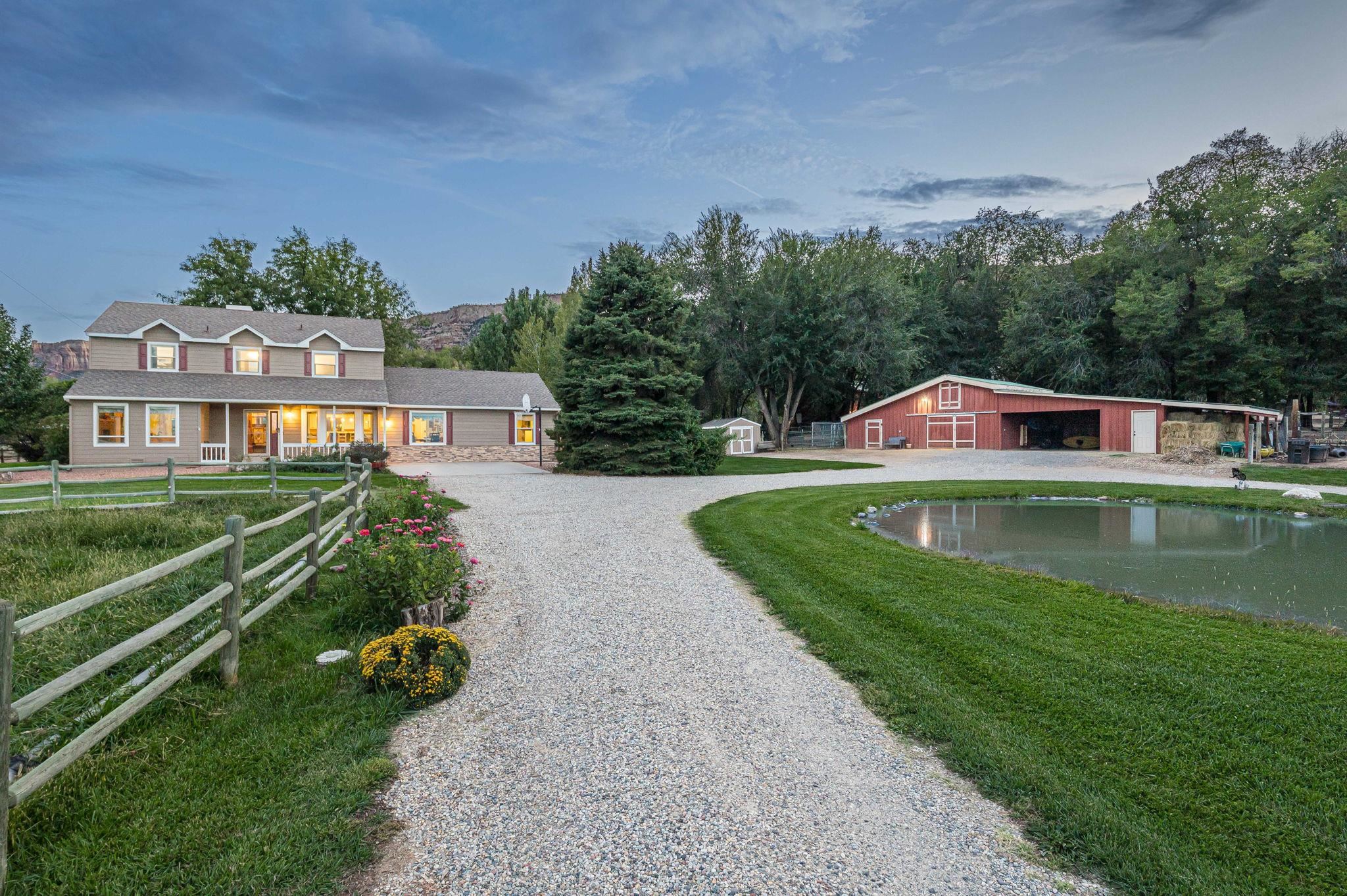623 19 1/2 Road Property Photo 3