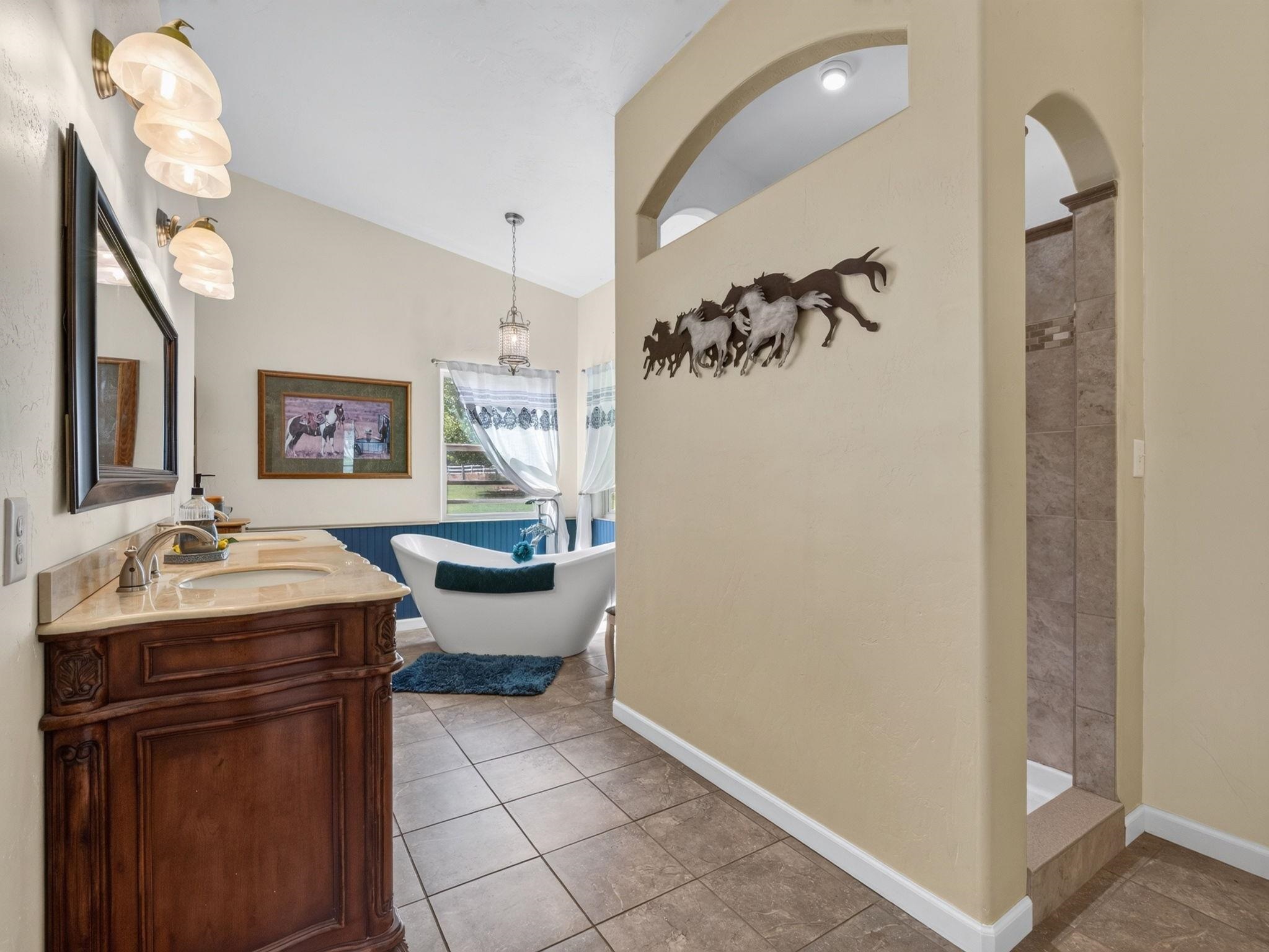 623 19 1/2 Road Property Photo 23