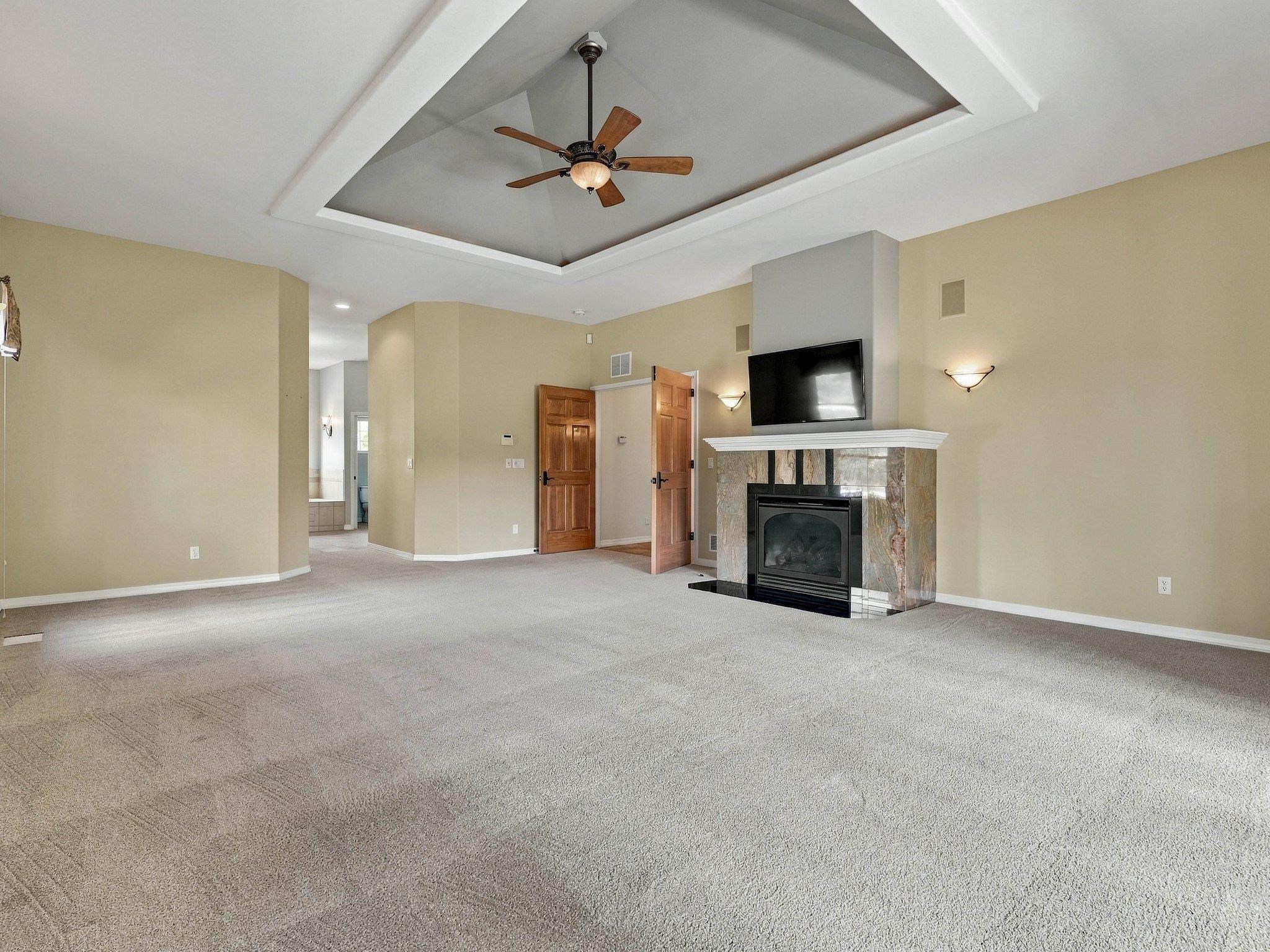 995 Crown Court Property Photo 27