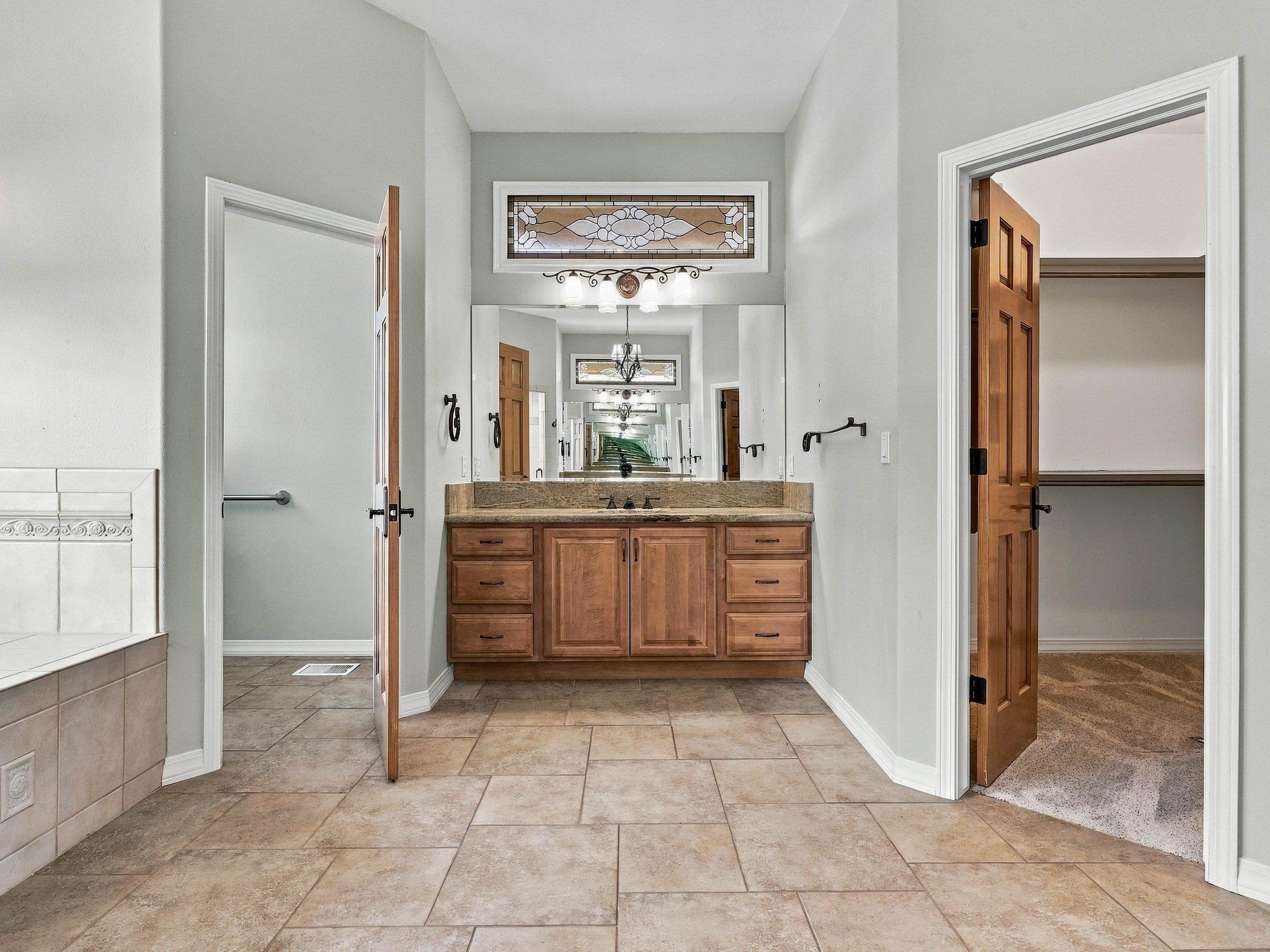 995 Crown Court Property Photo 30