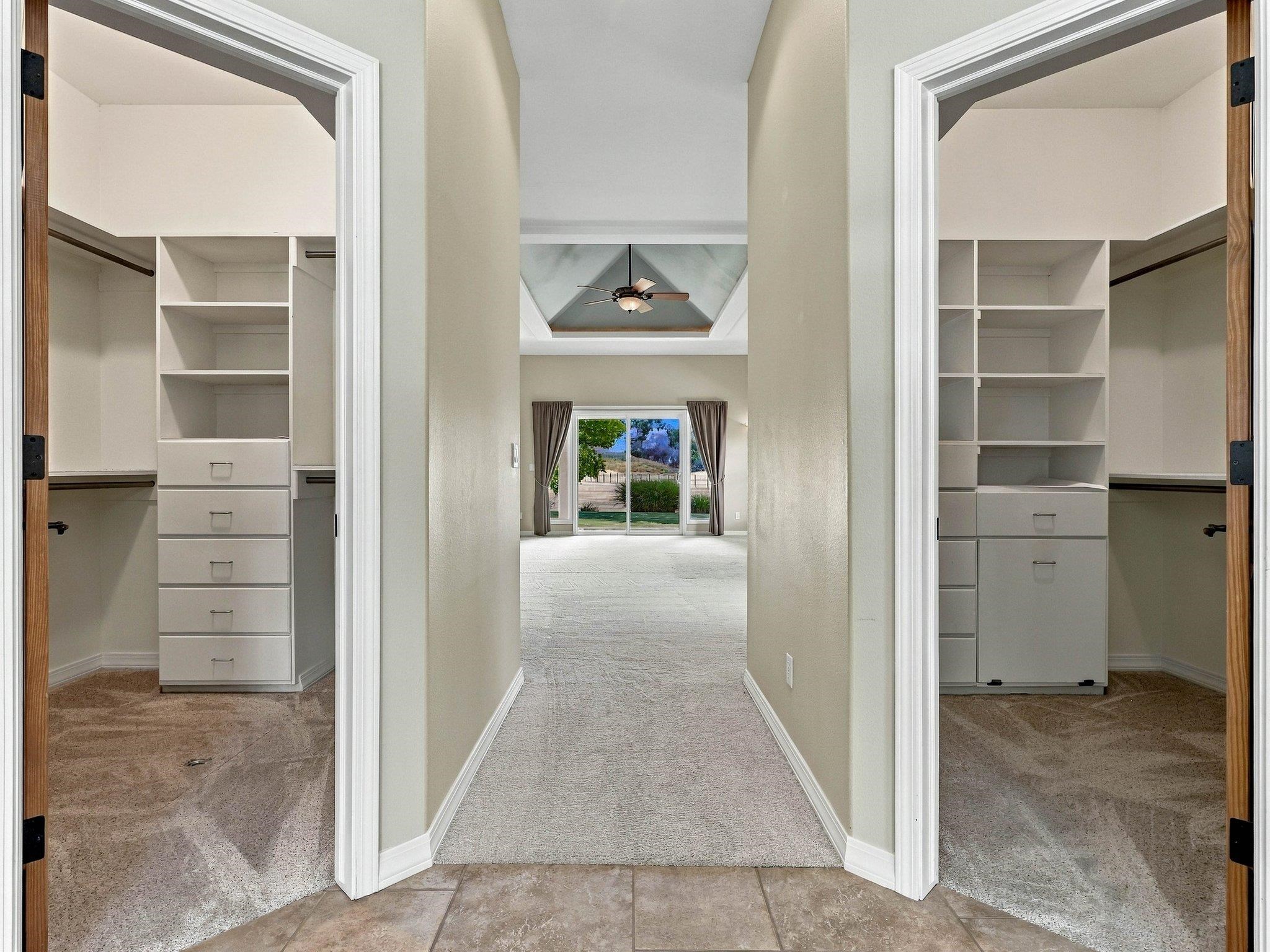 995 Crown Court Property Photo 31