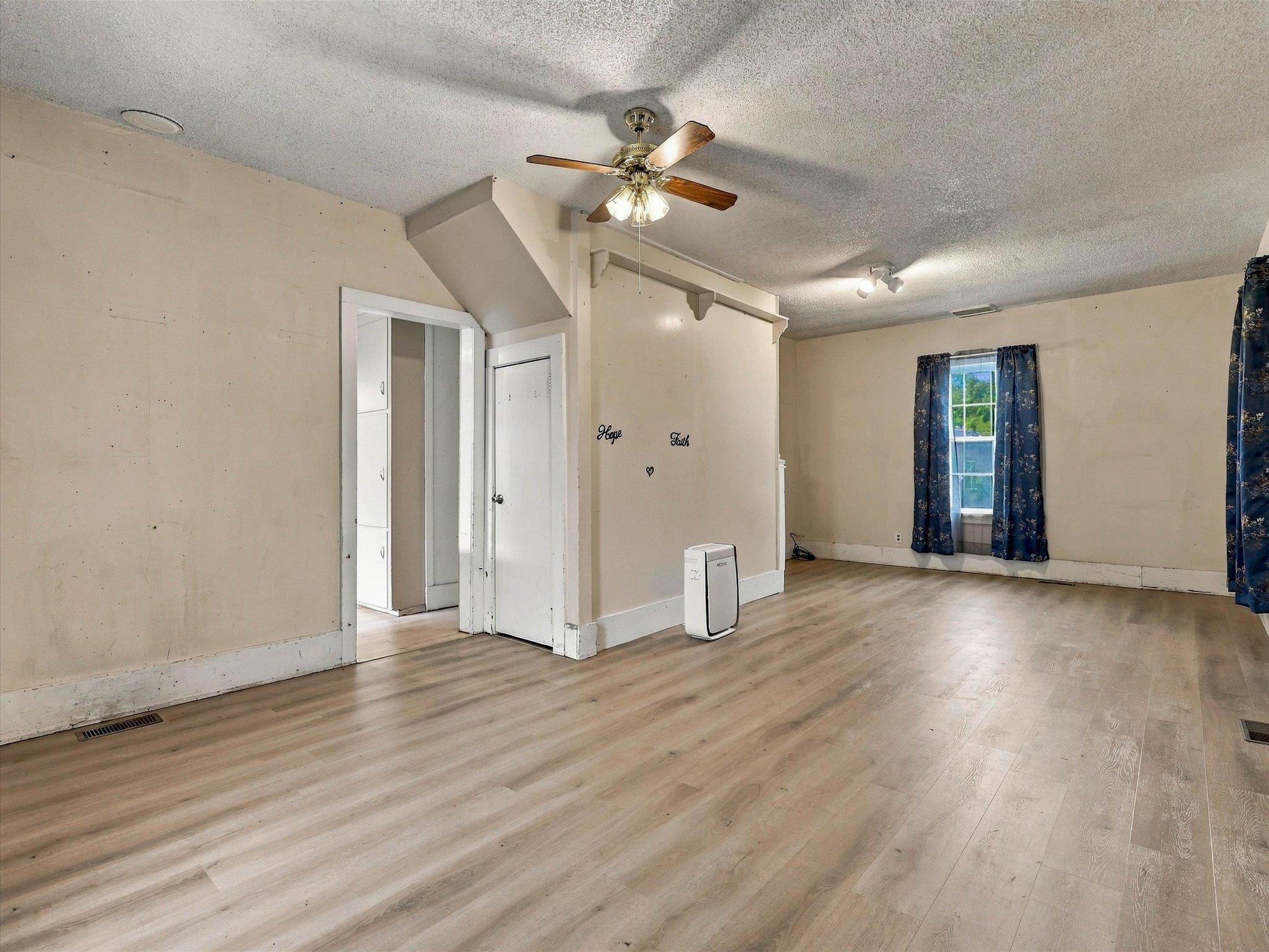 441 Lois Street Property Photo 6