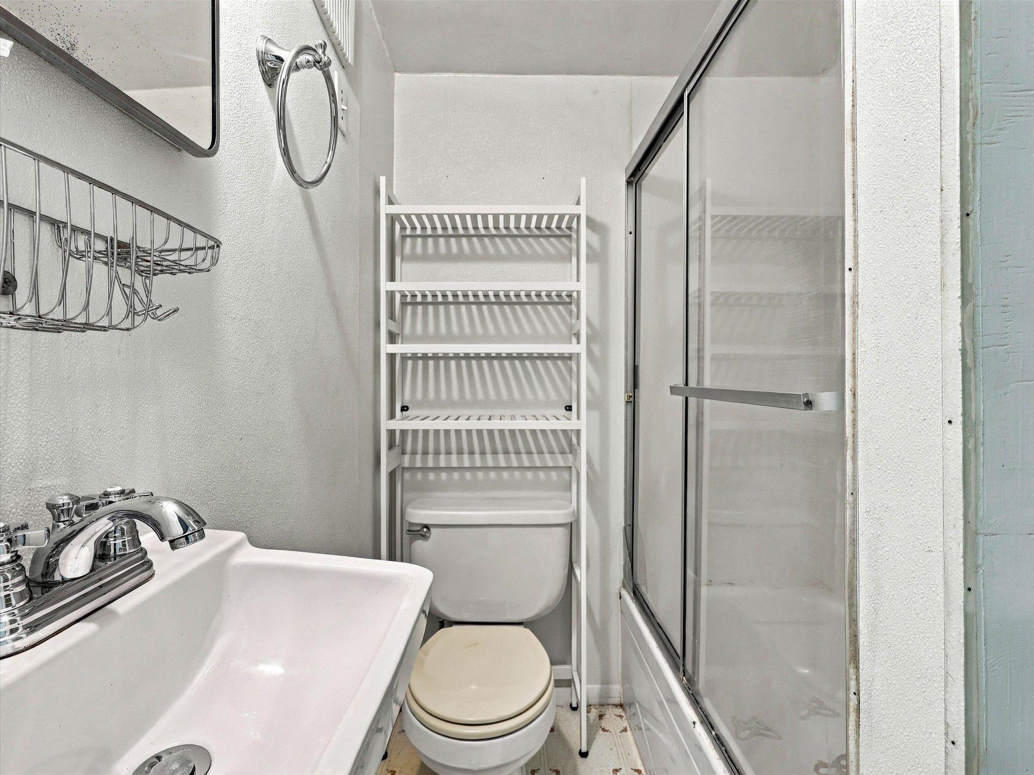 441 Lois Street Property Photo 15