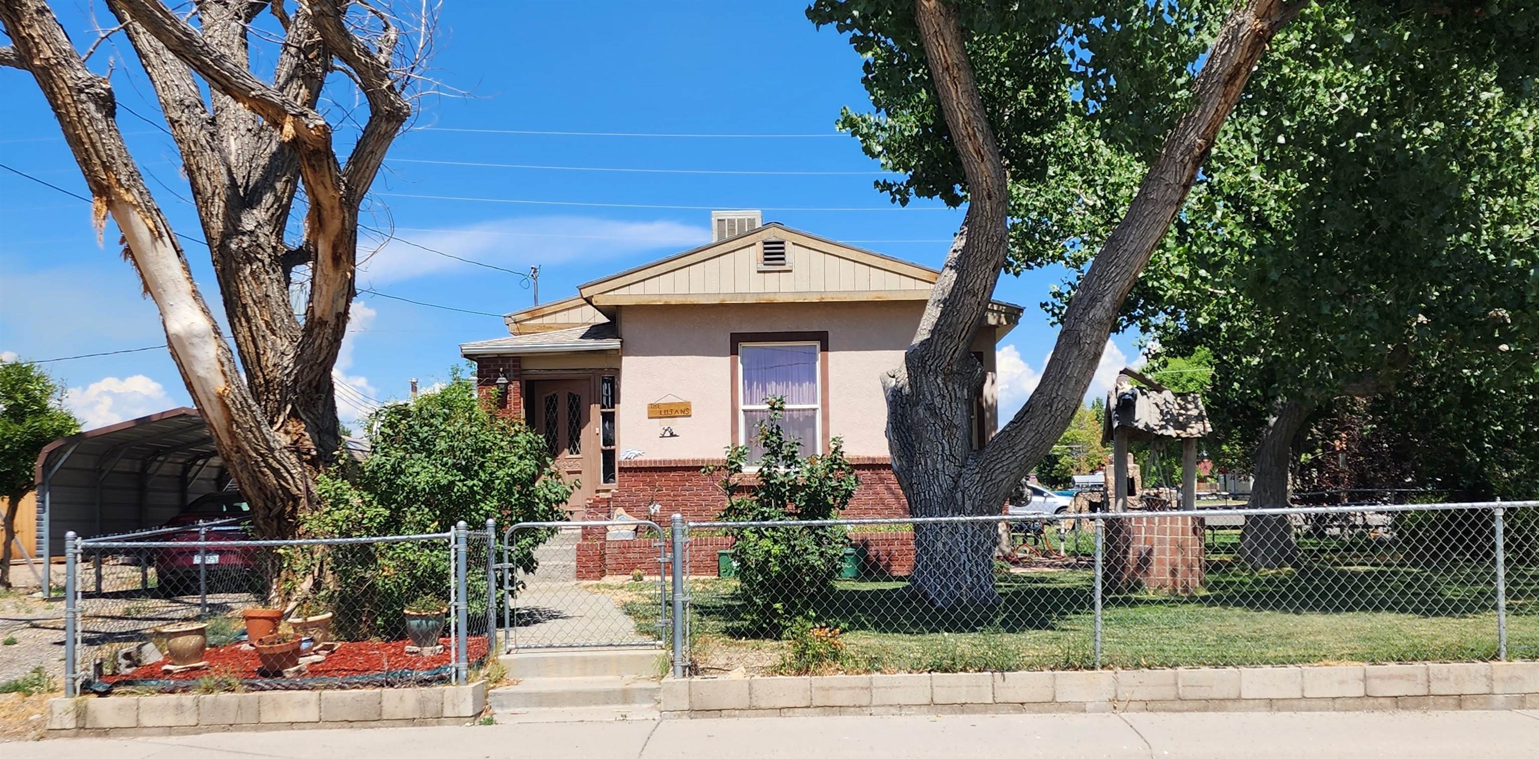 551 E Grand Avenue Property Photo 3