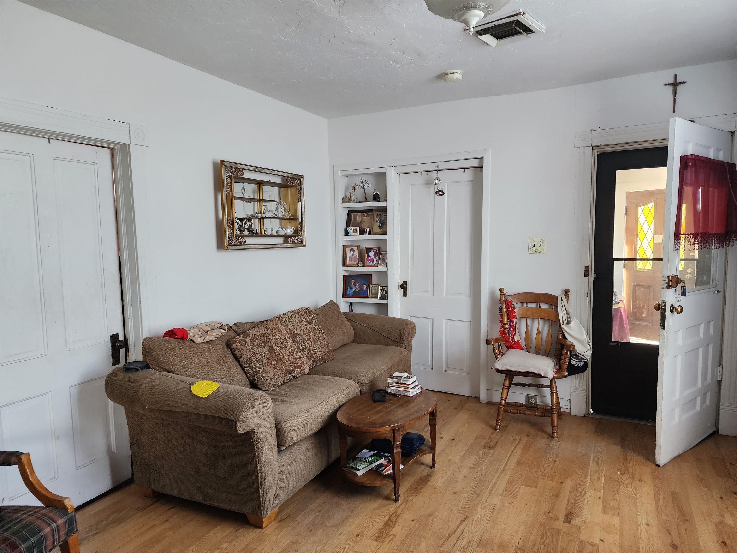 551 E Grand Avenue Property Photo 5