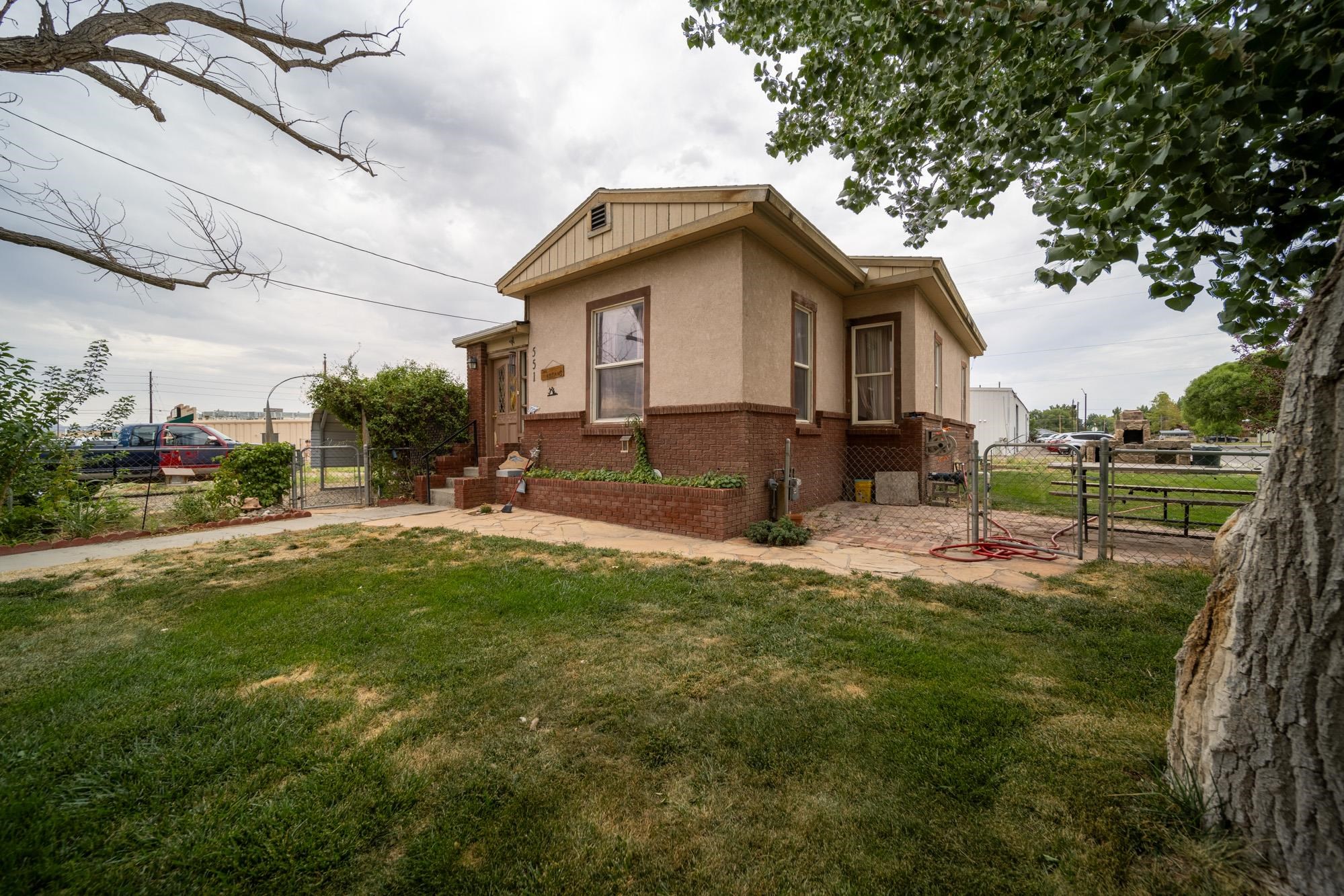 551 E Grand Avenue Property Photo 1