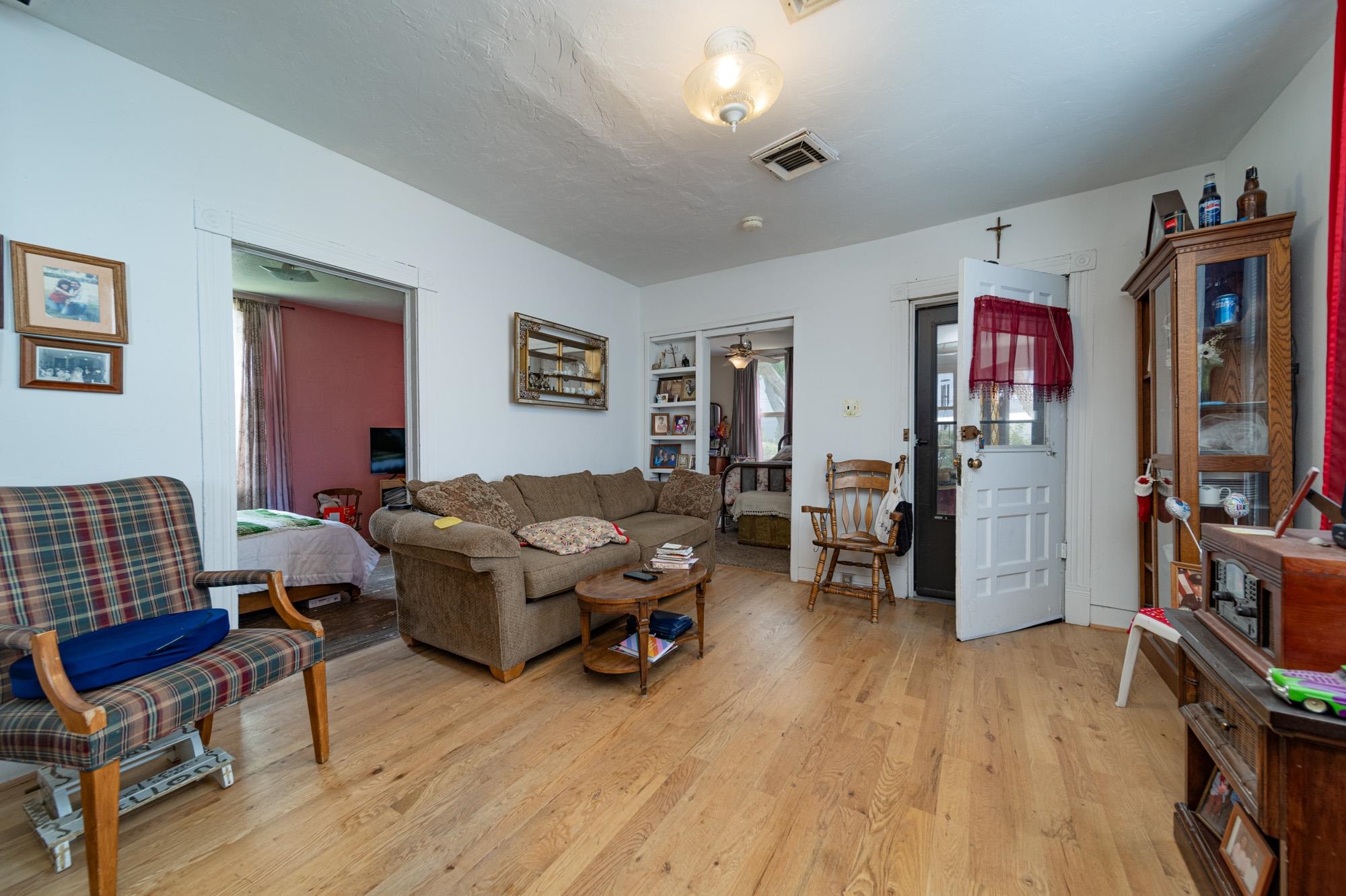 551 E Grand Avenue Property Photo 4