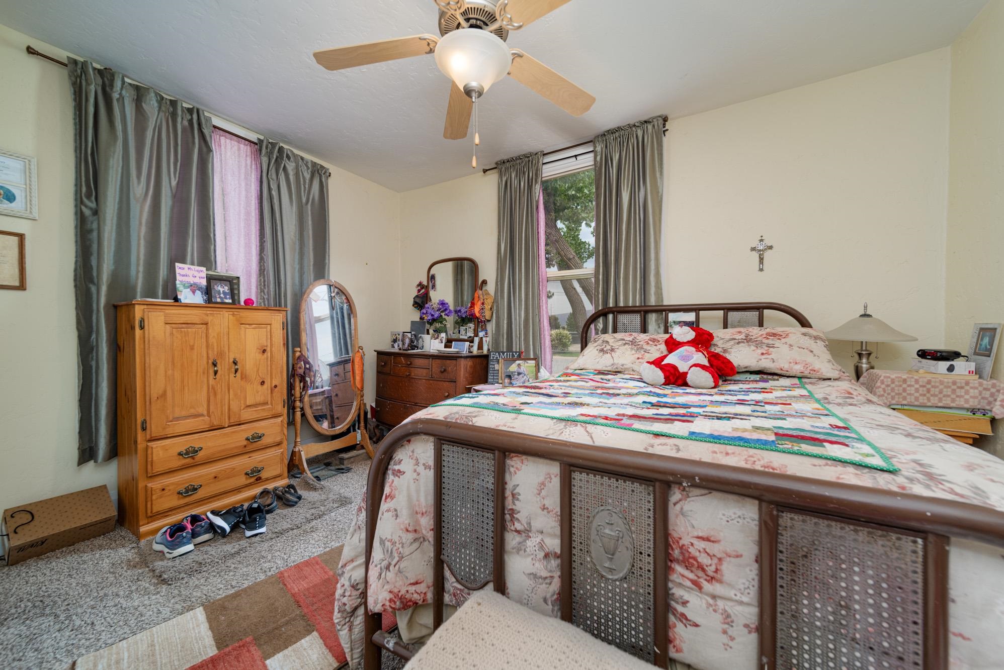 551 E Grand Avenue Property Photo 10