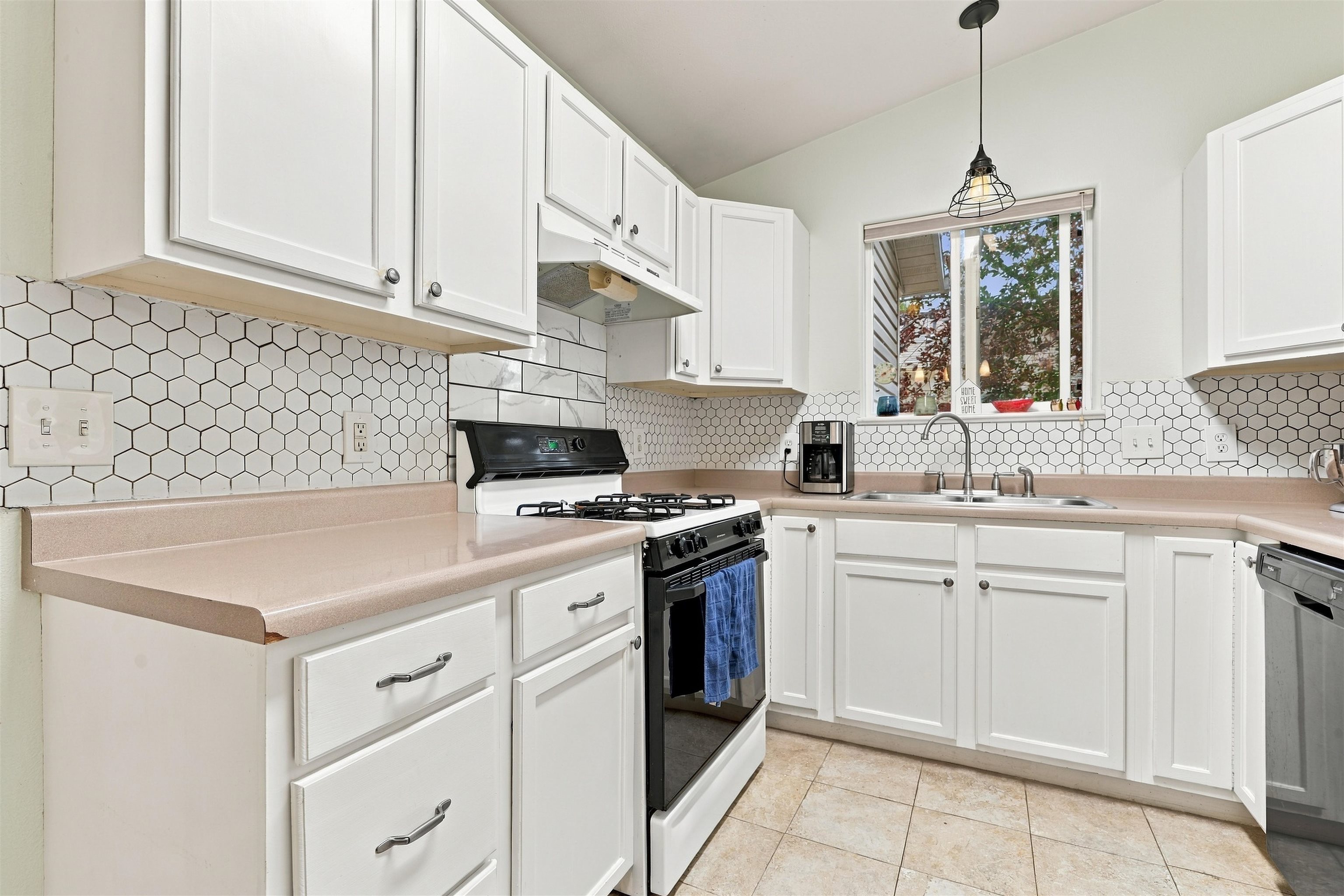 1131 Walnut Street Property Photo 2