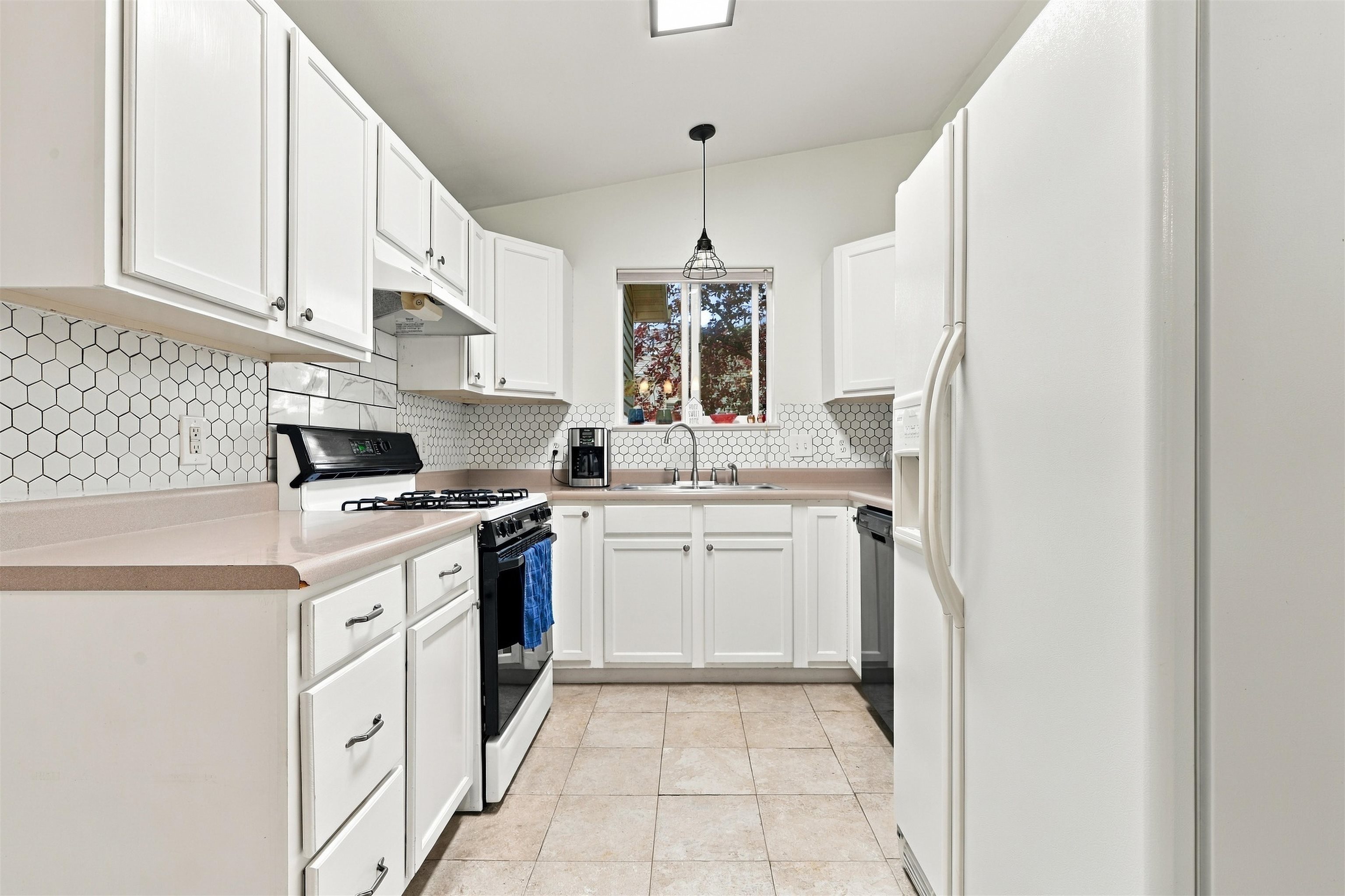 1131 Walnut Street Property Photo 3