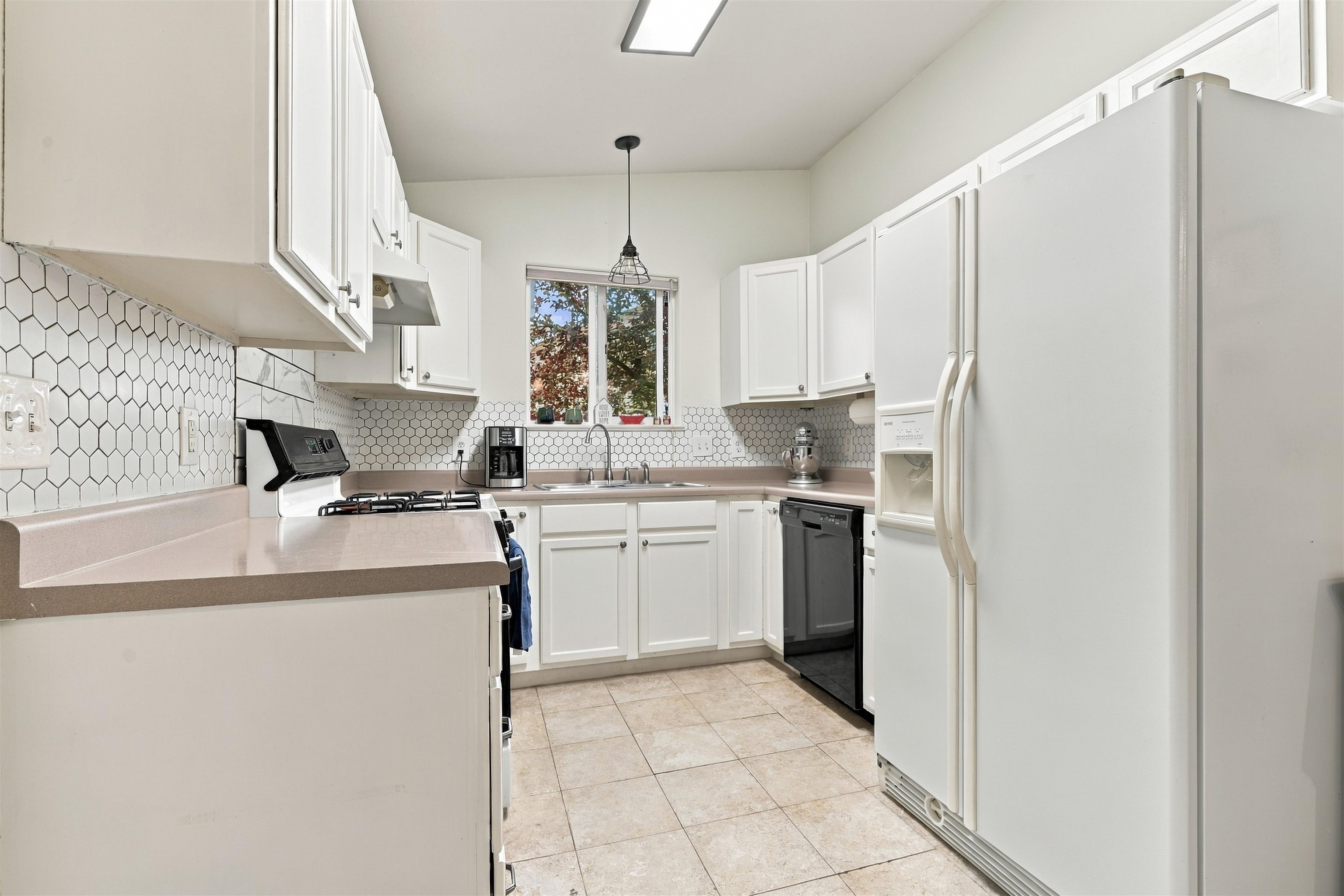 1131 Walnut Street Property Photo 4