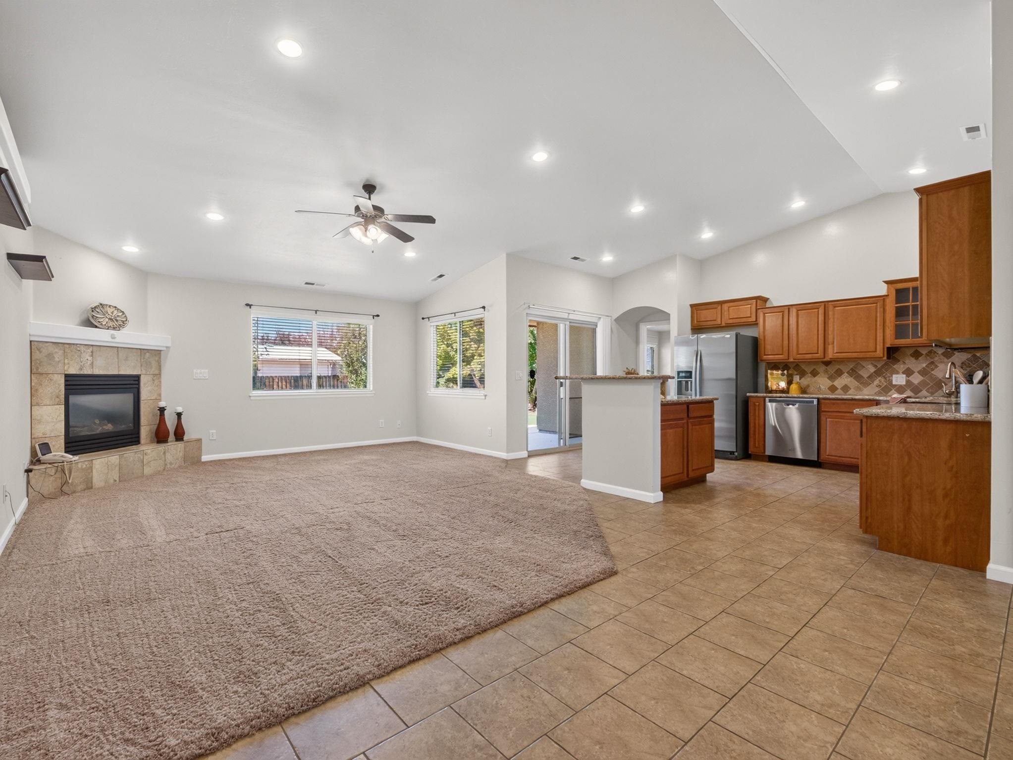 645 Zoe Lane Property Photo 8