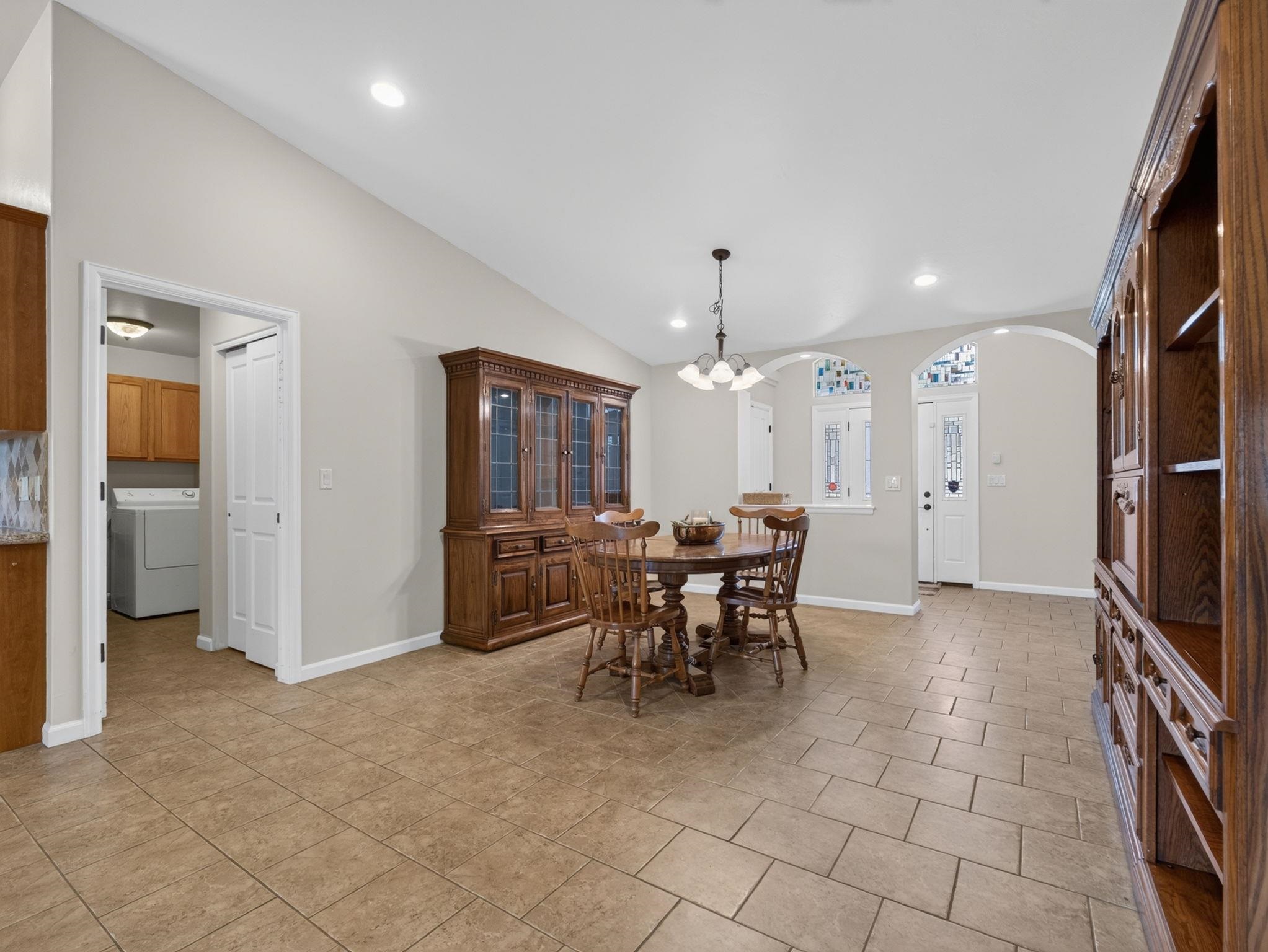645 Zoe Lane Property Photo 19