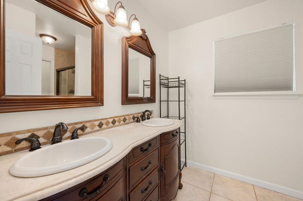 712 Ivanhoe Way Property Photo 20