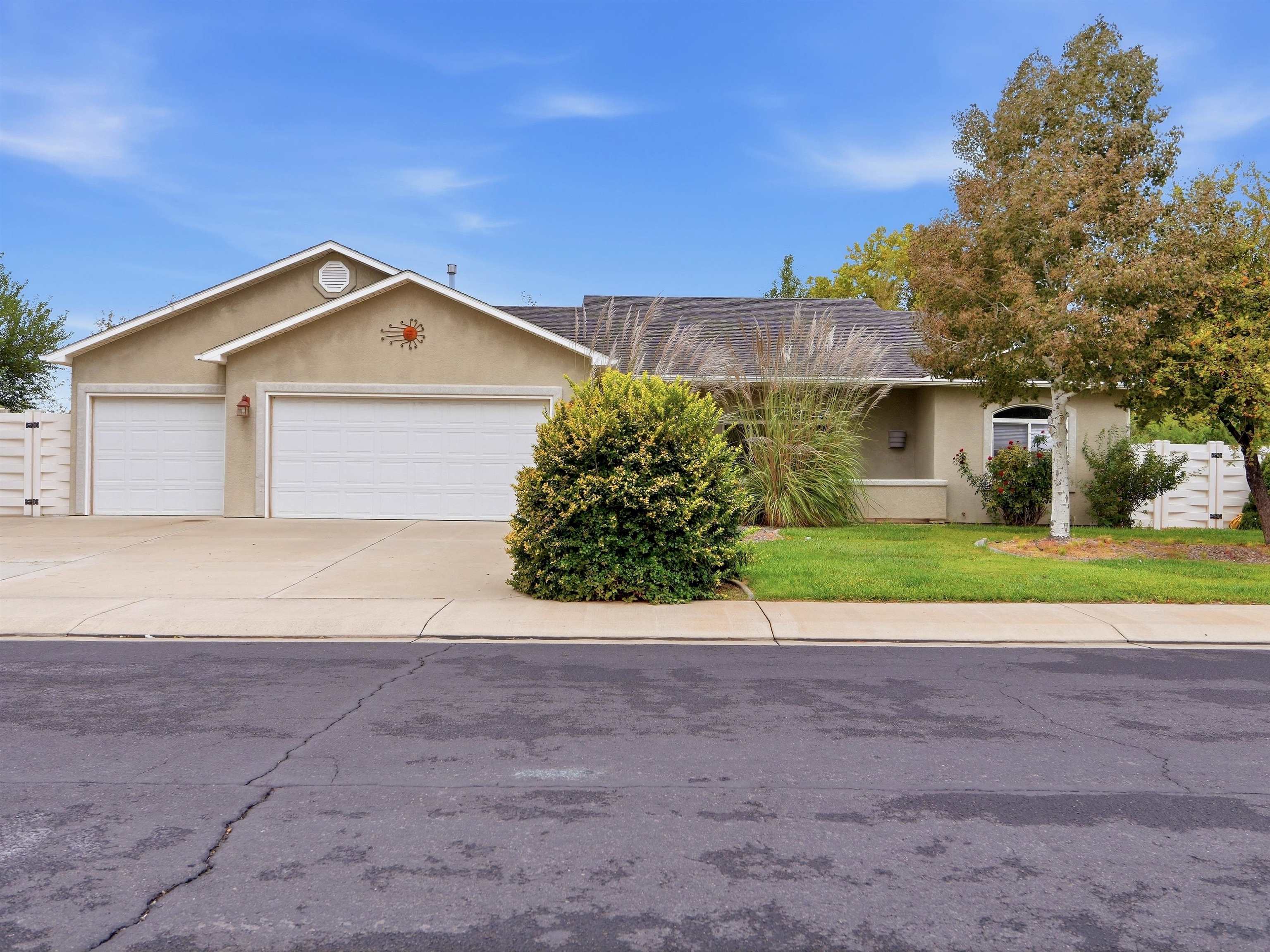 387 Myrrh Street Property Photo 2