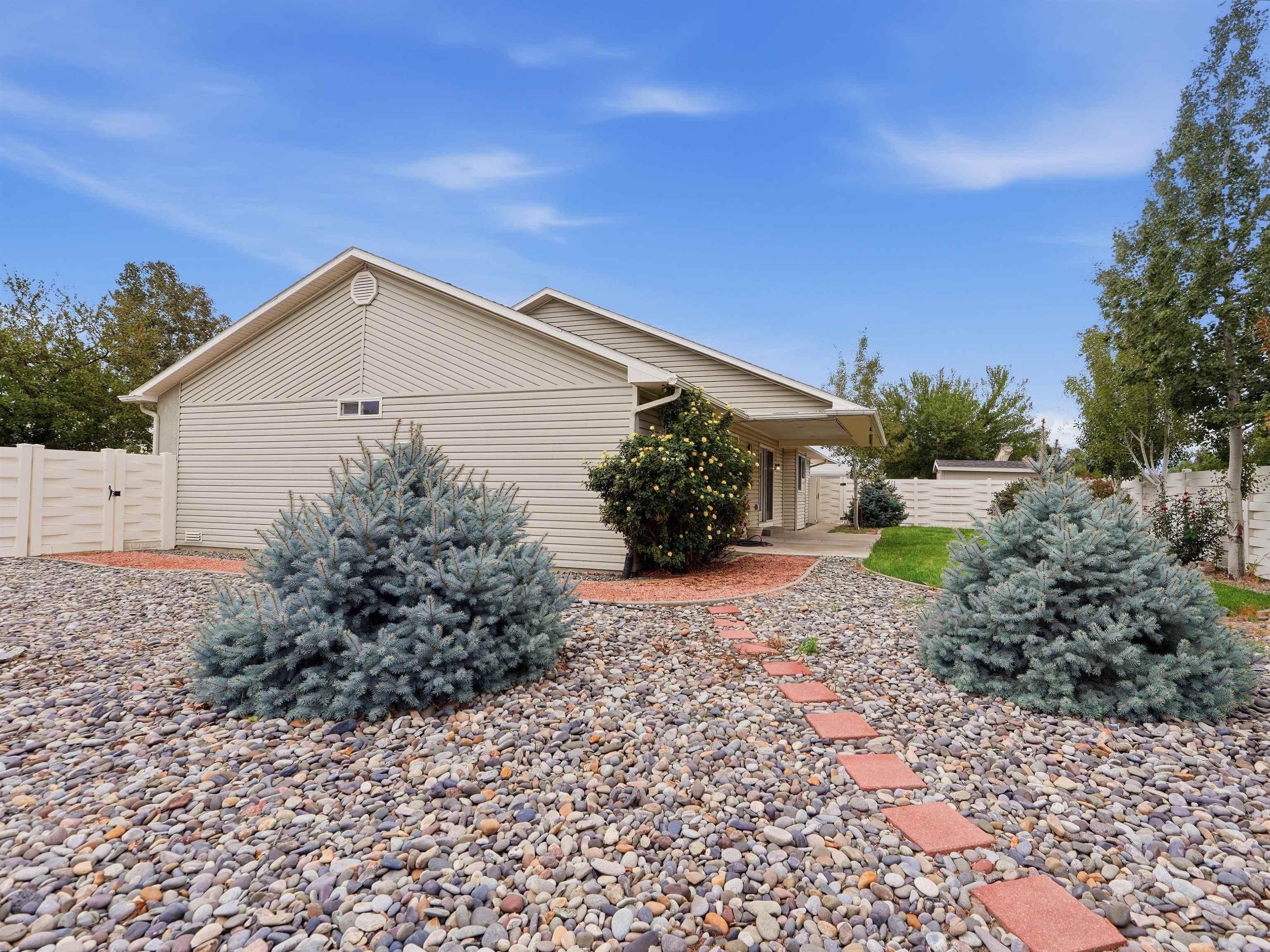 387 Myrrh Street Property Photo 7