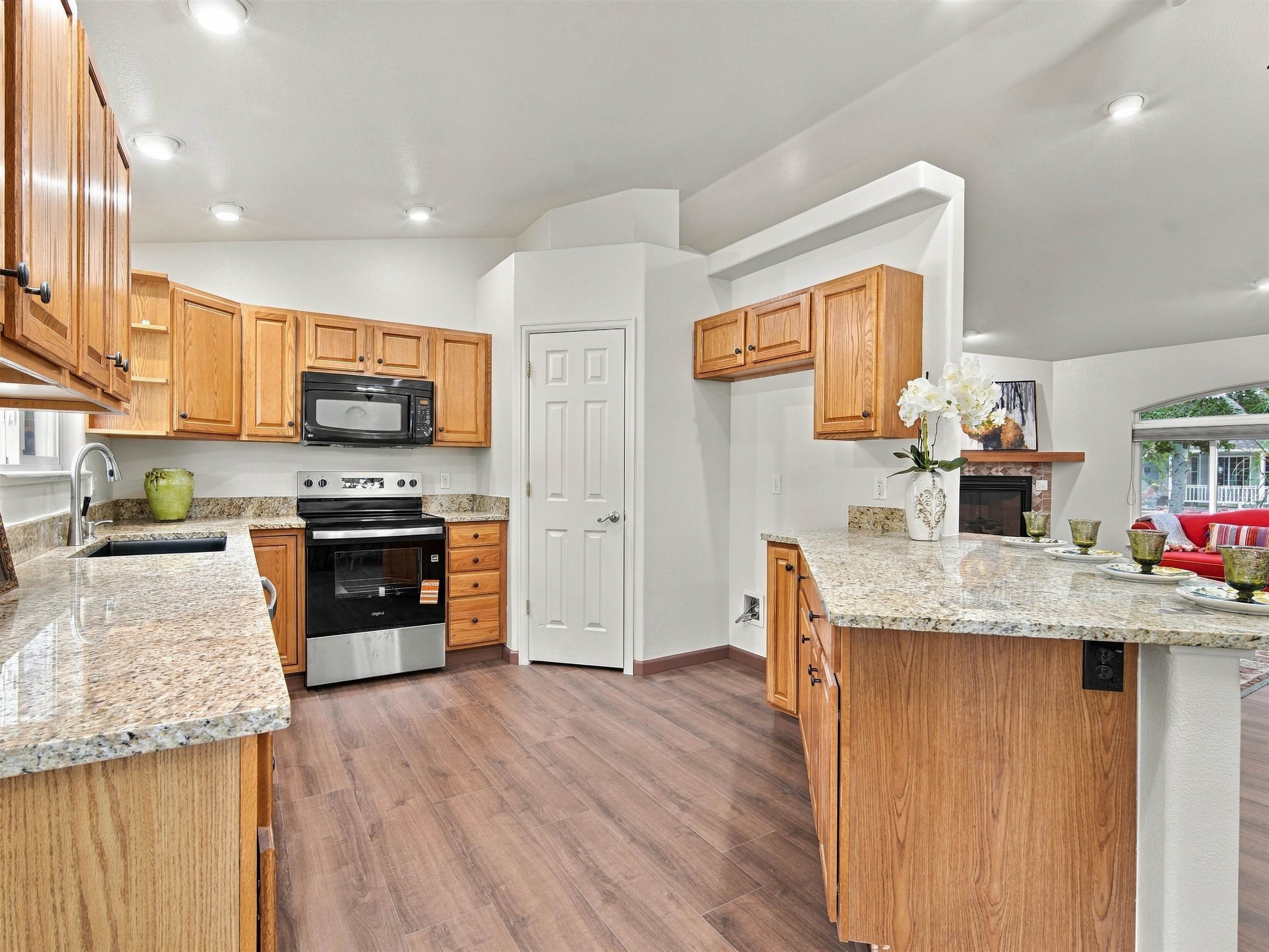 387 Myrrh Street Property Photo 10