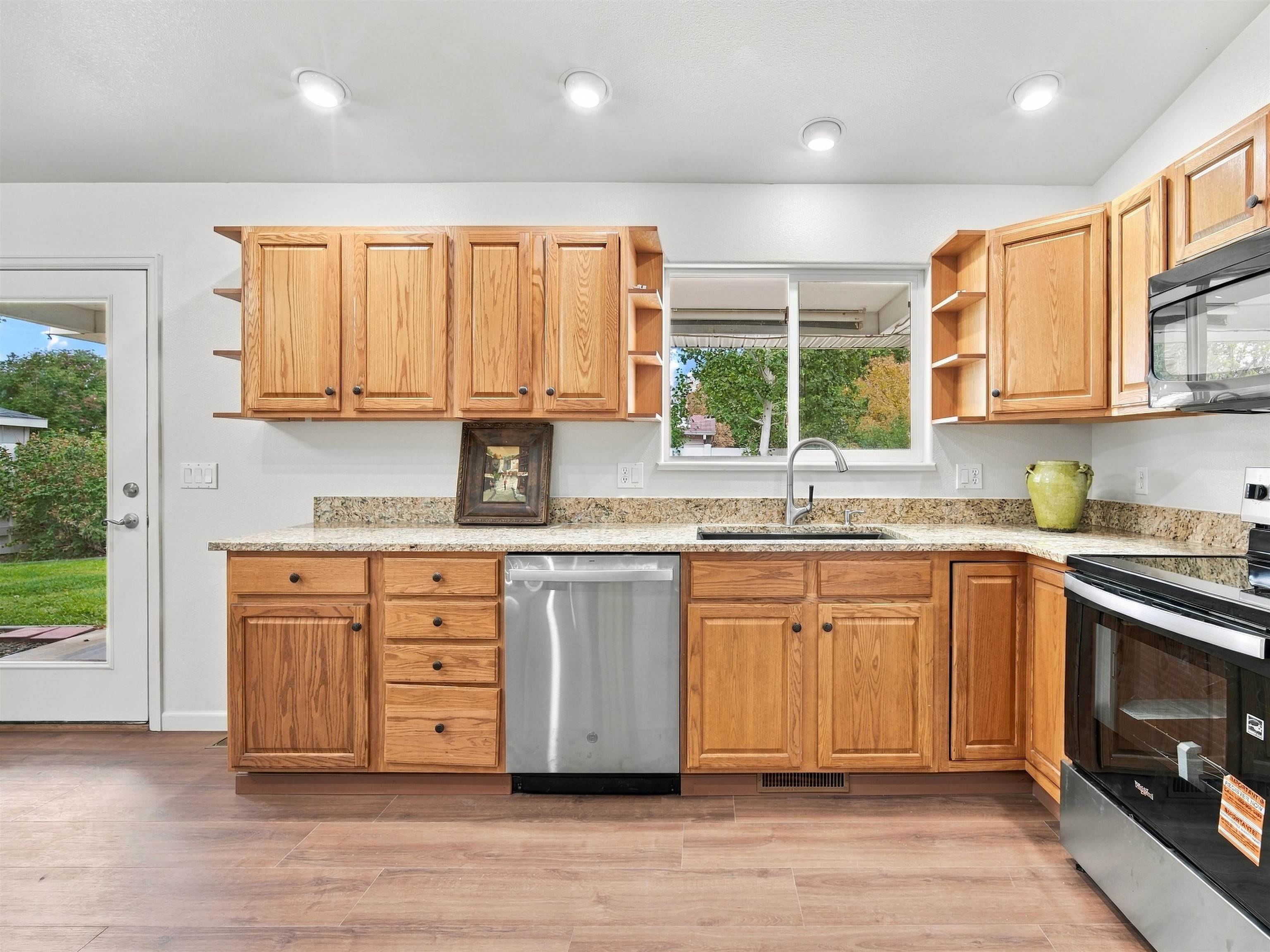 387 Myrrh Street Property Photo 12