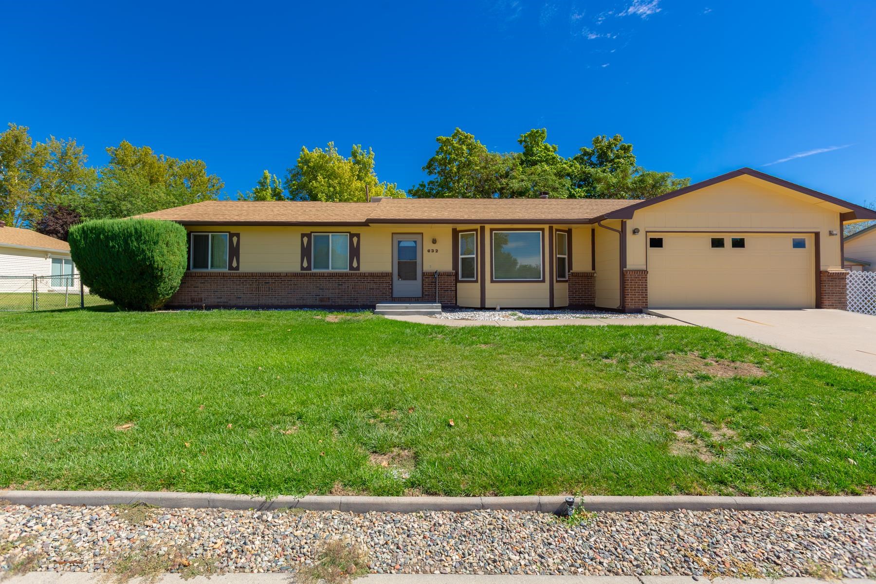 632 E Peace Drive Property Photo 1