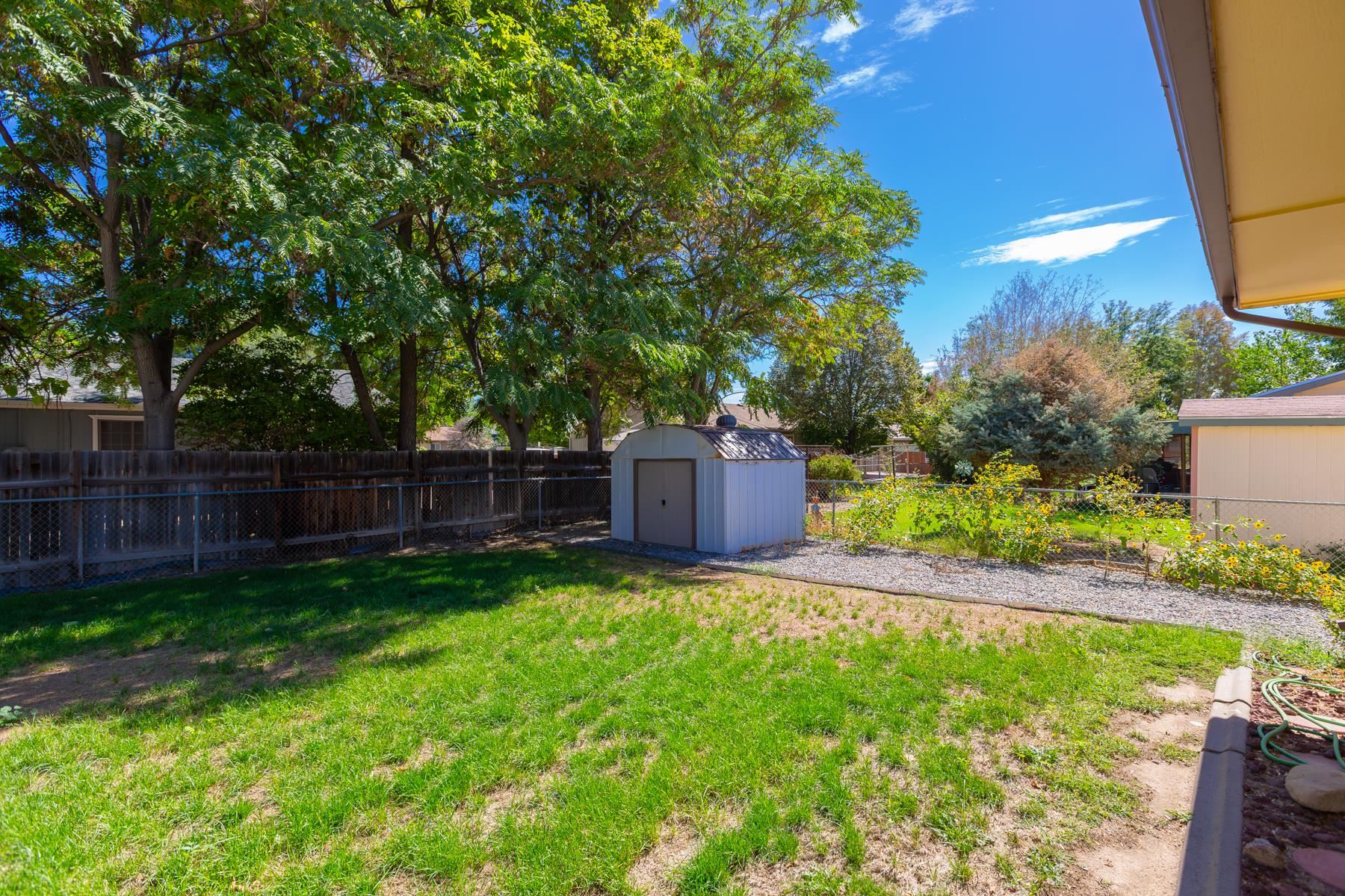 632 E Peace Drive Property Photo 6