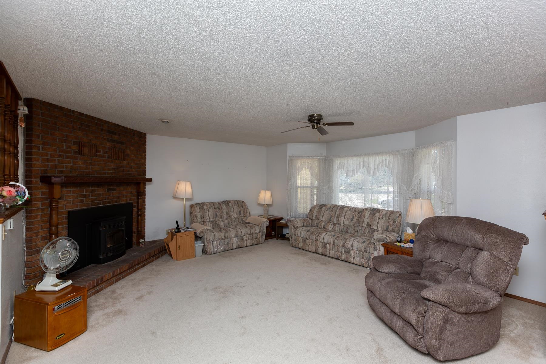 632 E Peace Drive Property Photo 10