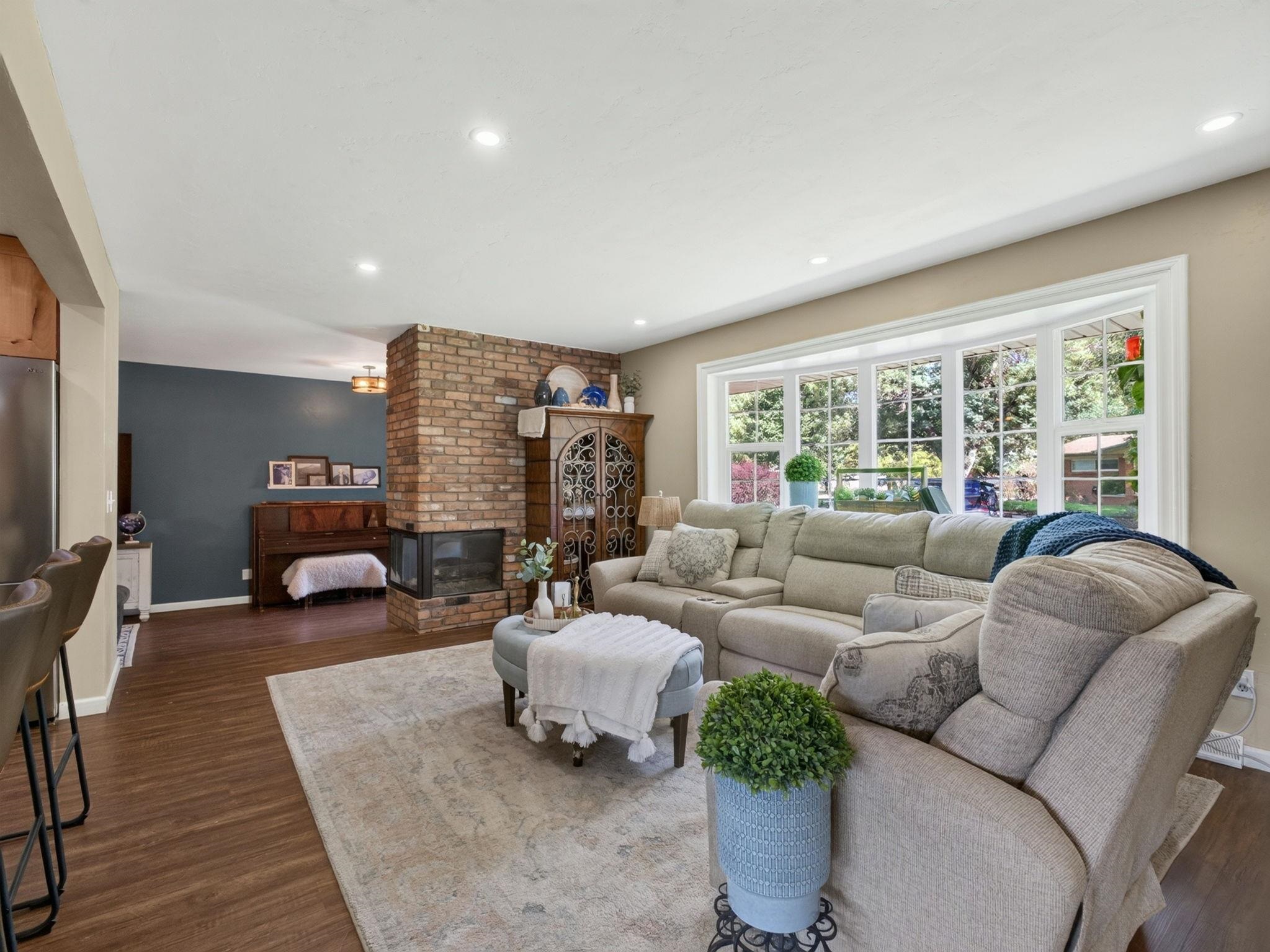 415 Walnut Avenue Property Photo 6
