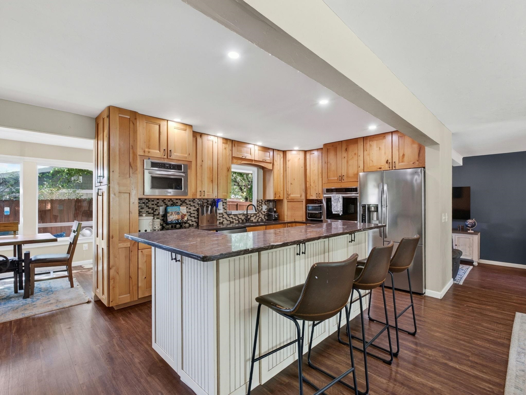 415 Walnut Avenue Property Photo 8
