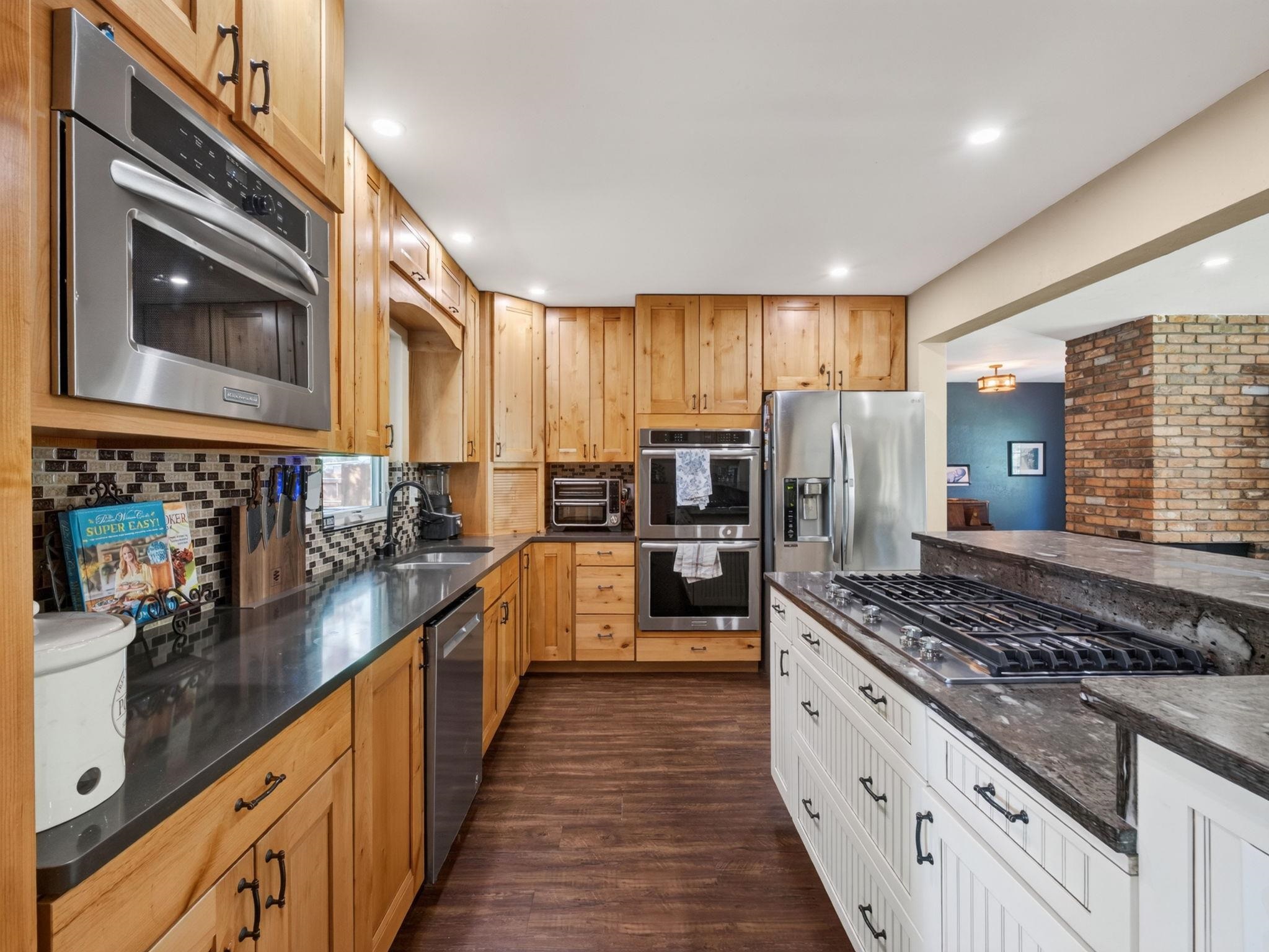 415 Walnut Avenue Property Photo 9