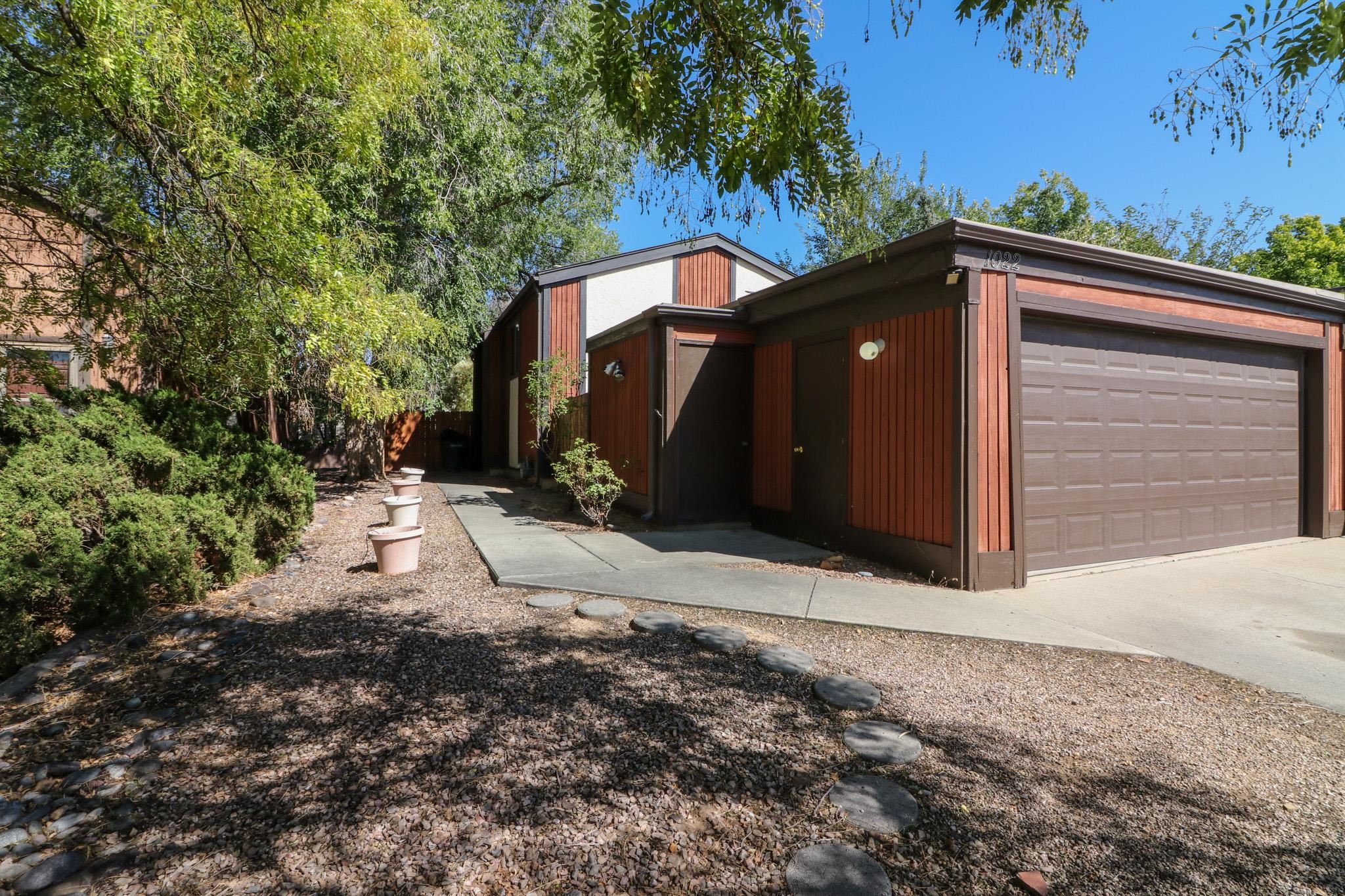 1022 Lakeside Drive Property Photo 1