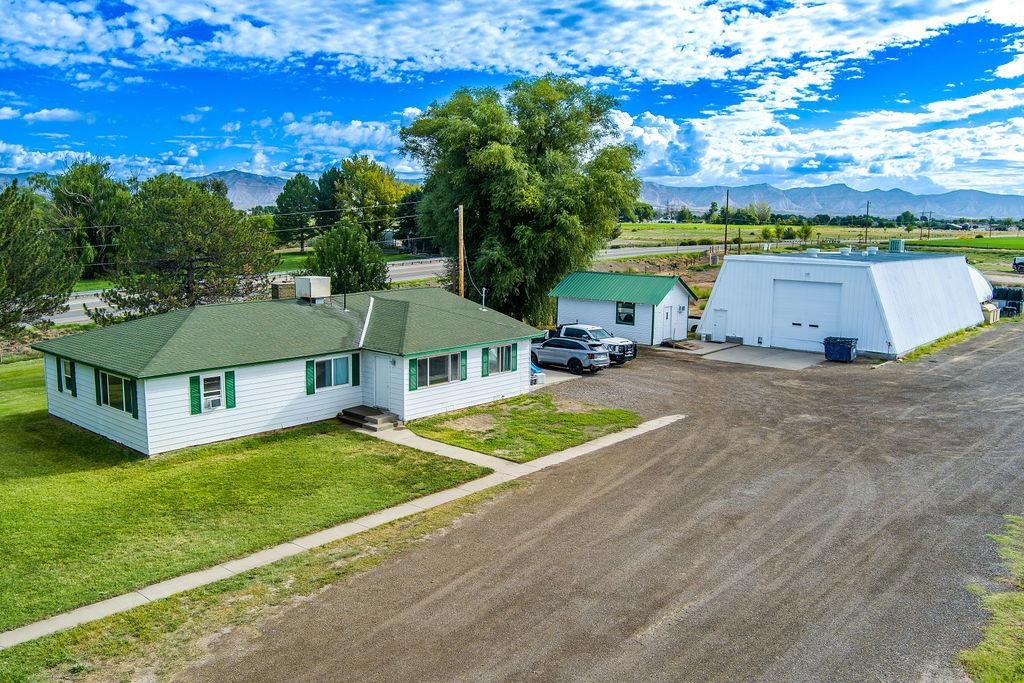 1098 21 1/2 Road Property Photo 1