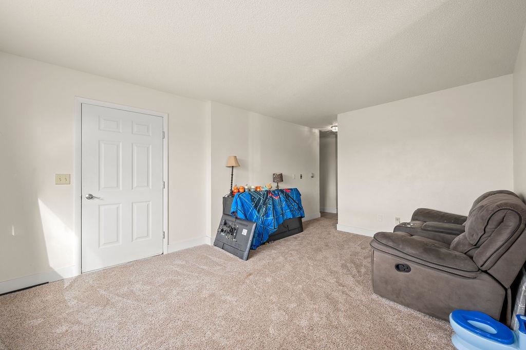 1098 21 1/2 Road Property Photo 3