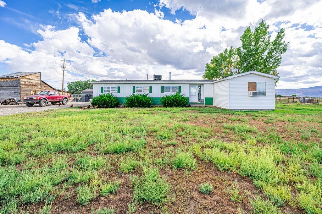 1051 22 1/2 Road Property Photo 4