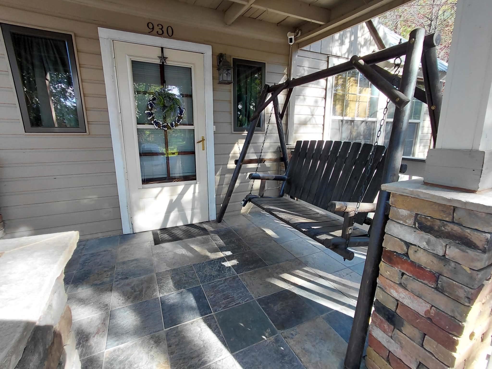 930 Garden Lane Property Photo 2