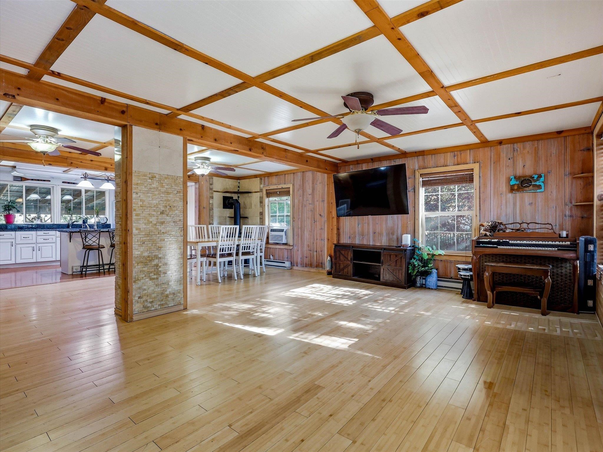 930 Garden Lane Property Photo 3
